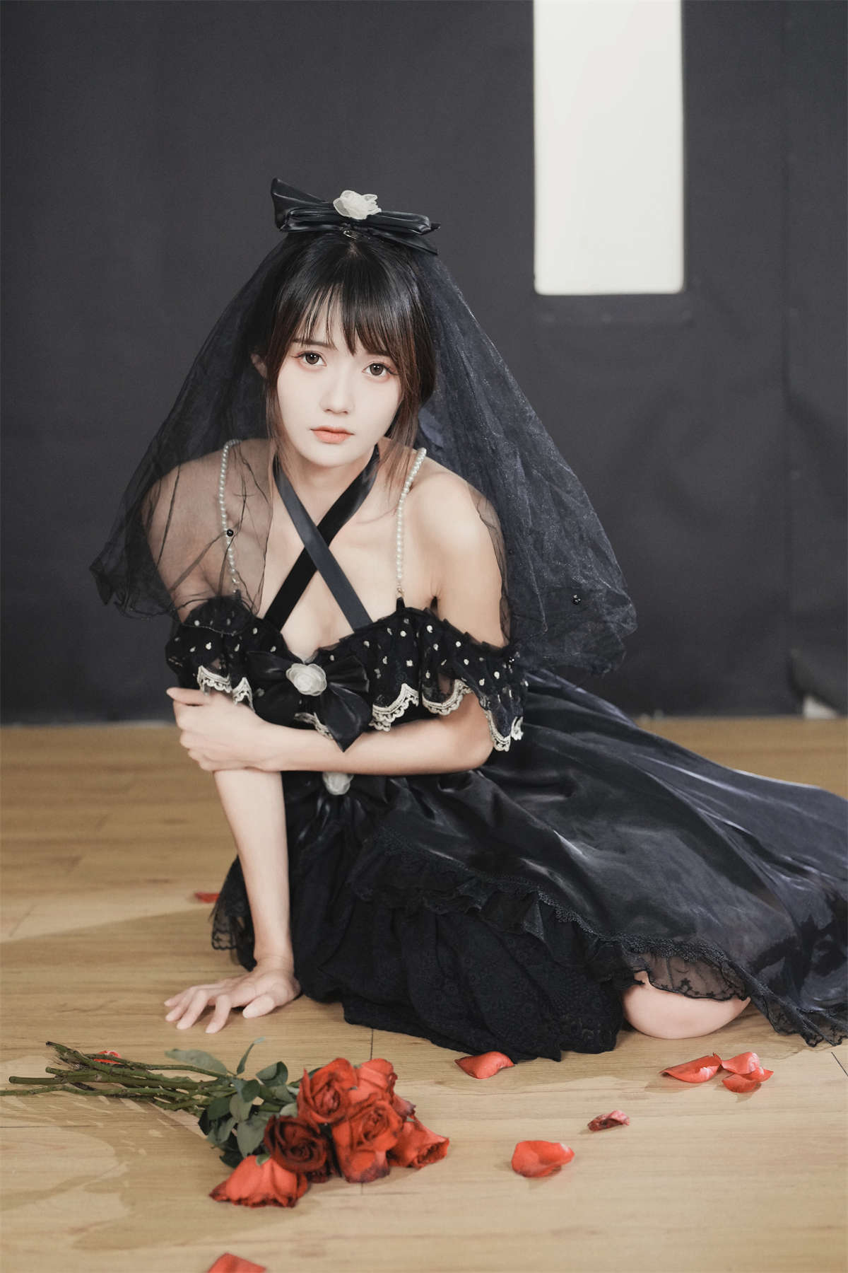 YITUYU艺图语 2023.06.19 契约十字 兔子Zzz不吃胡萝卜-日更街拍