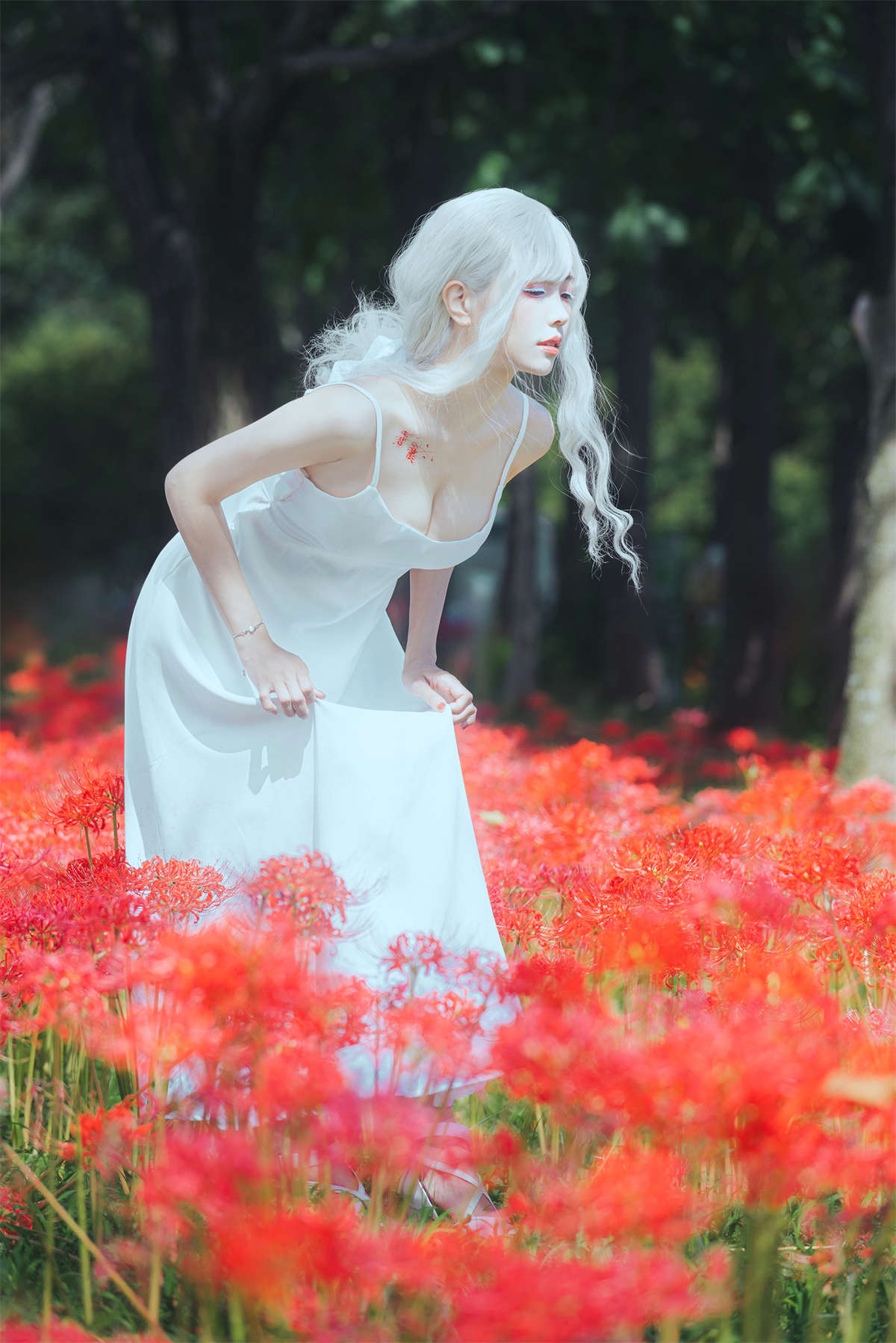 图片[2]-Ely_eee(ElyEE子) White spider lily 白瓷彼岸-日更街拍