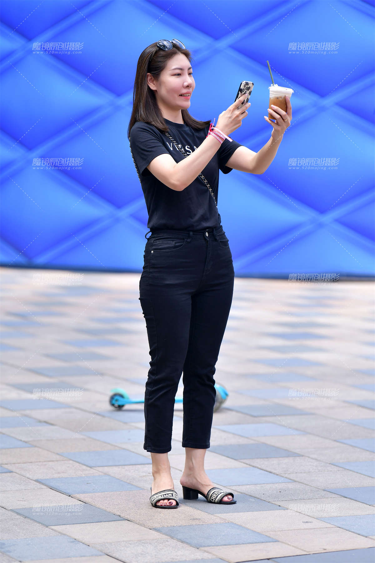 ★韵味九分黑牛仔裤美女-日更街拍