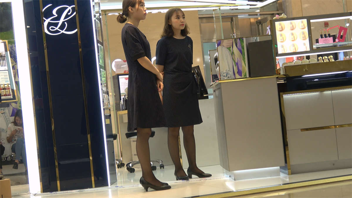 图片[2]-漂亮脚控的选择-日更街拍