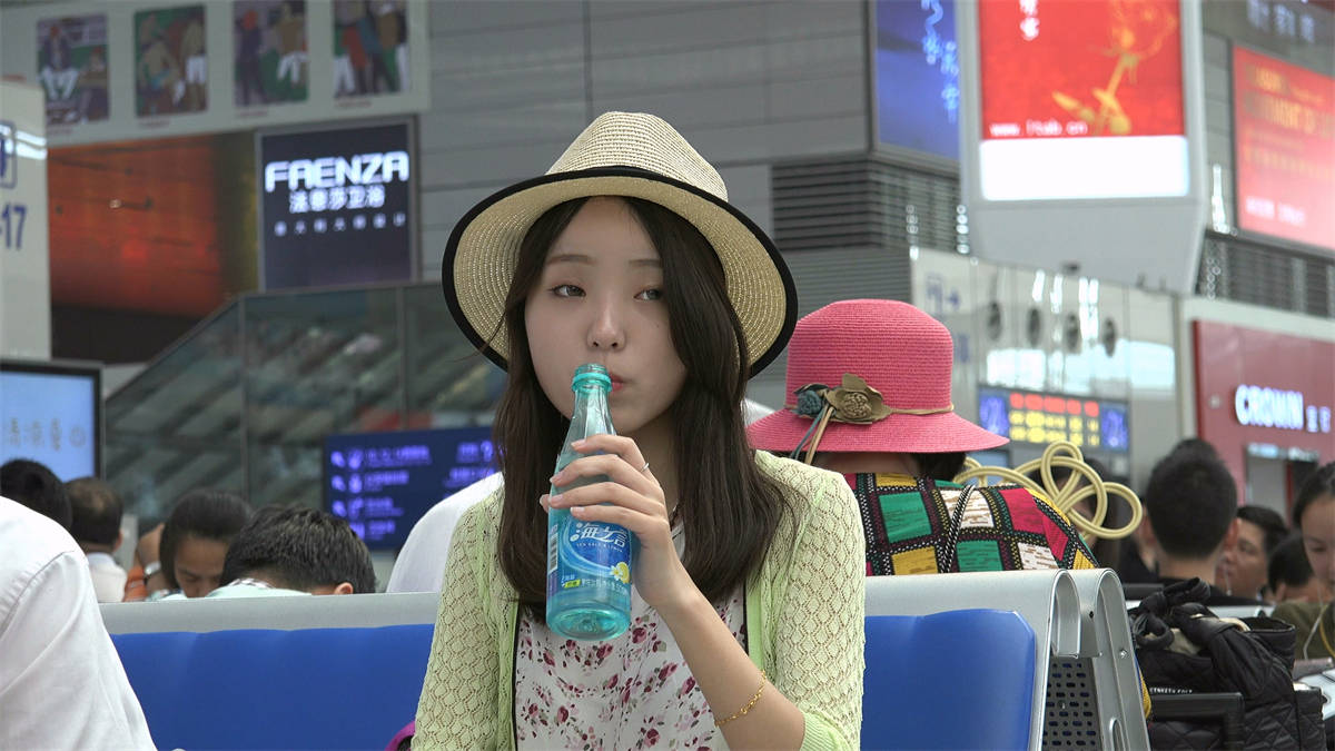 图片[2]-高品质美女，容貌娇姿欲滴，玉足一尘不染-日更街拍