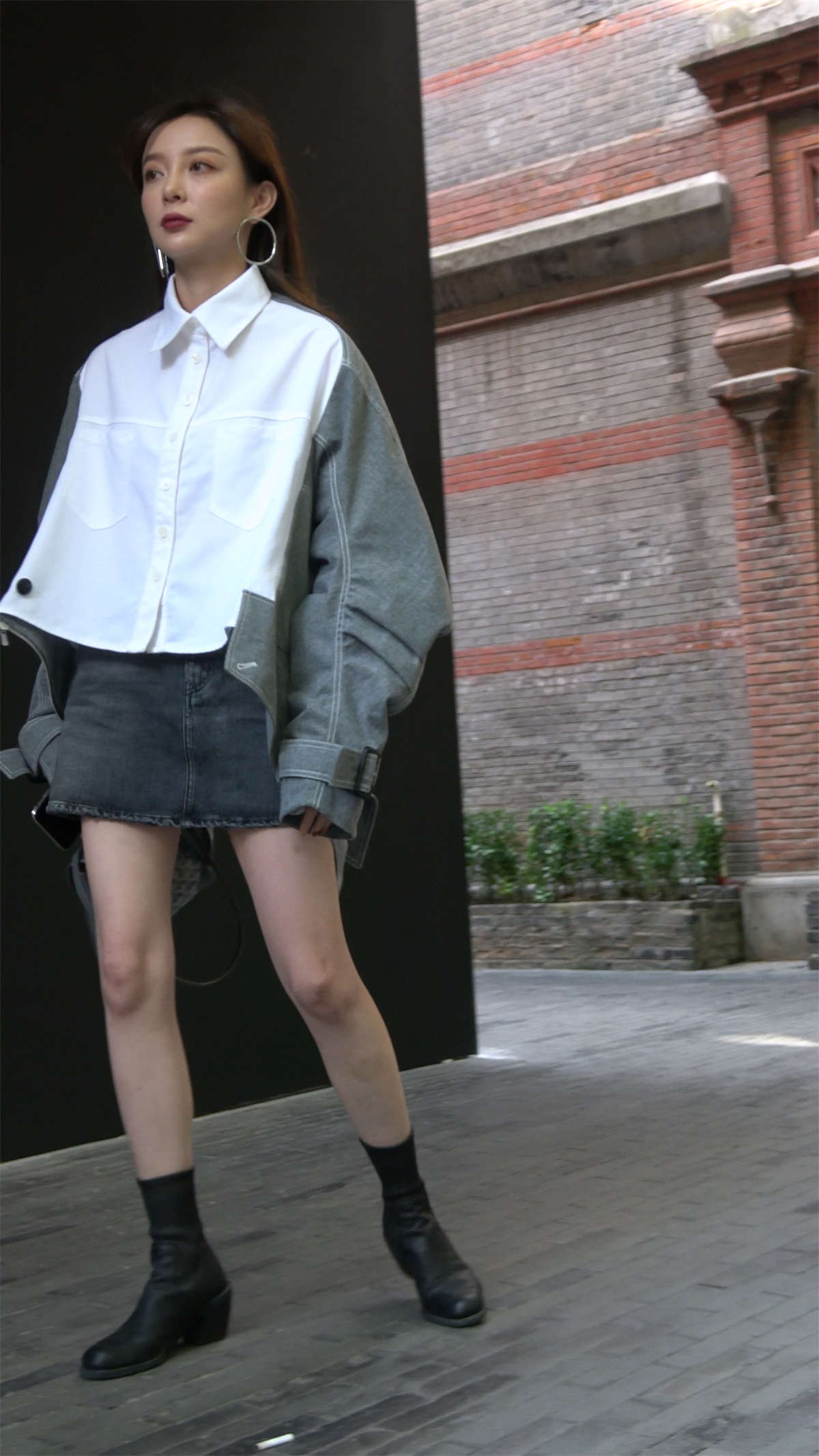 图片[2]-牛仔短裙时尚美女-日更街拍