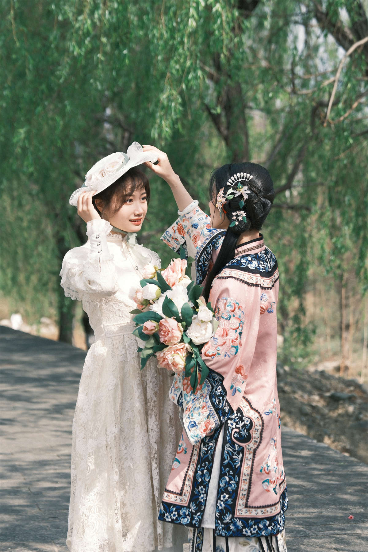 YITUYU艺图语 2023.04.11 两个女孩的故事 橘柑&缪缪插图1