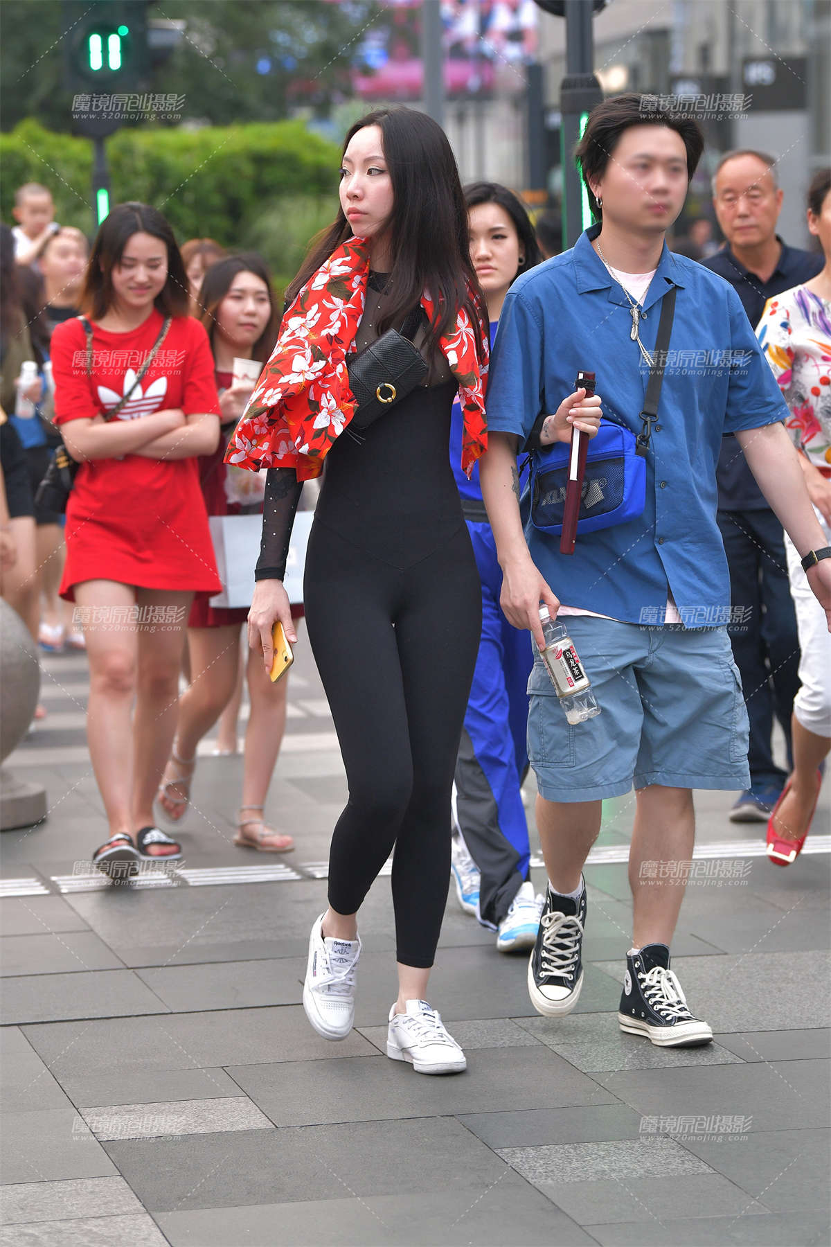 【视觉冲击赛贴】塑身连体服的小姐姐~比较罕见吧-日更街拍