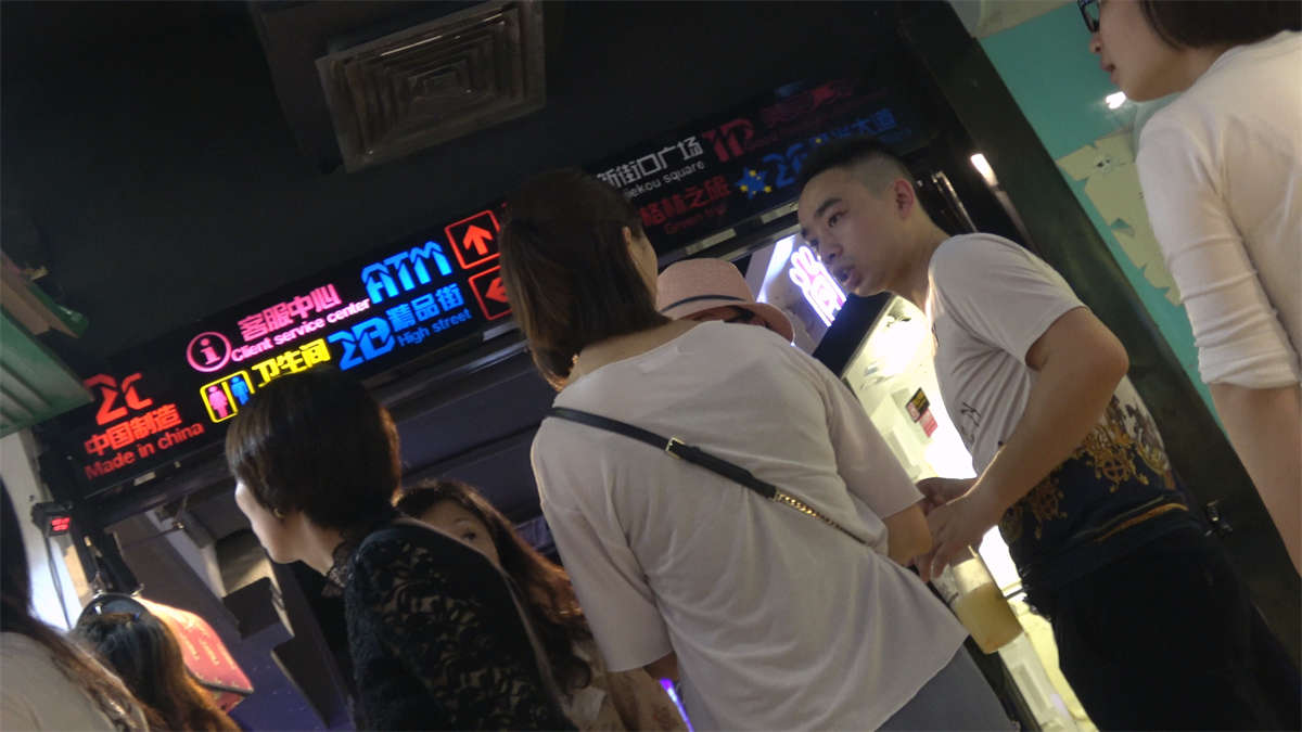漂亮的指甲油美足-日更街拍
