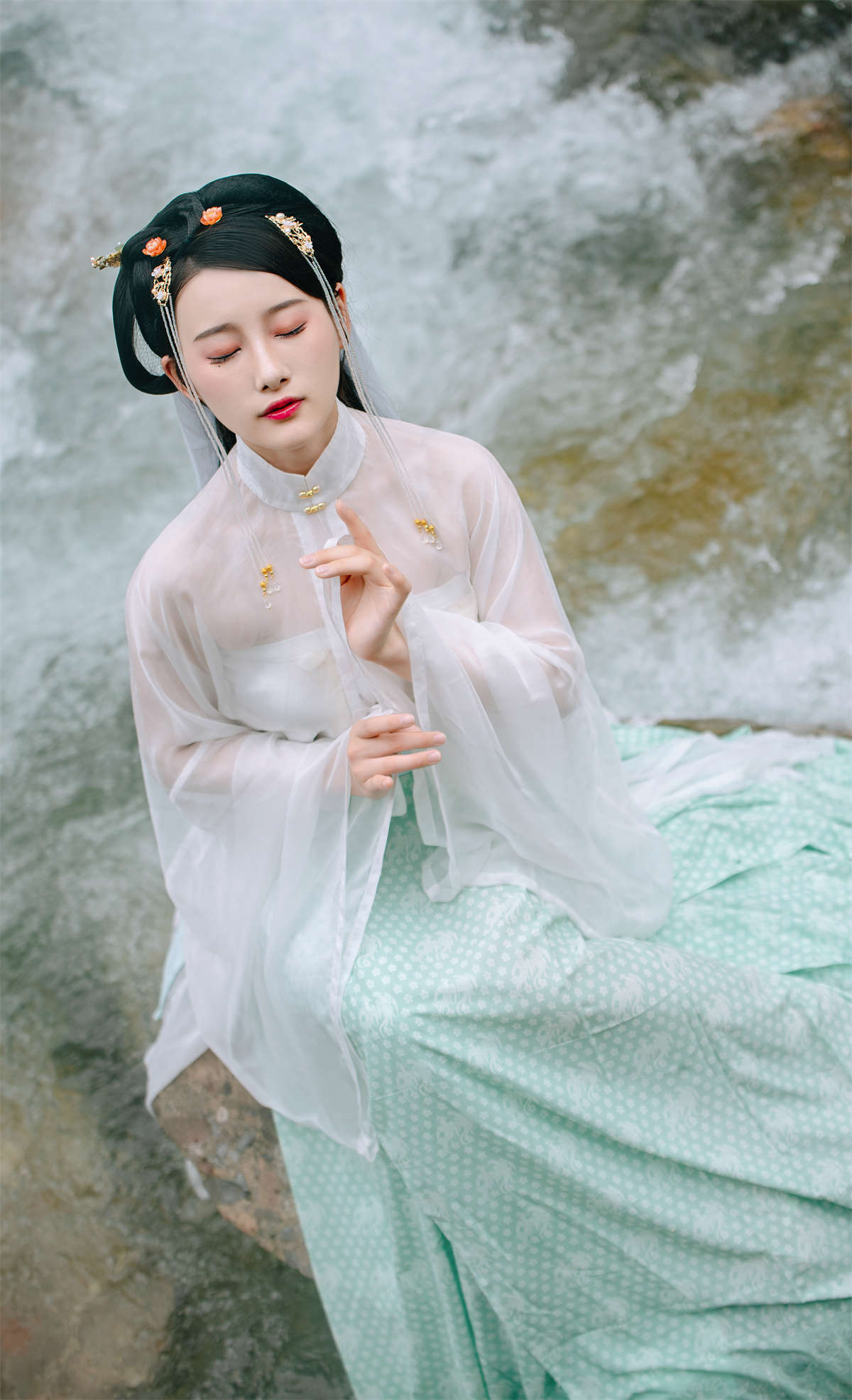 YITUYU艺图语 2022.05.22 清歌 -芝月--日更街拍