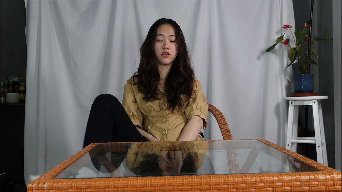 aapary摄影 No.048 大美女琪琪首次视频脱掉棉袜展示38码原味大美脚-日更街拍