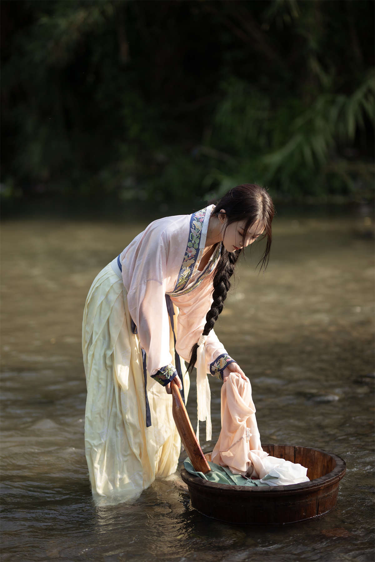 YITUYU艺图语 2023.04.17 得闲 素昧在路上-日更街拍