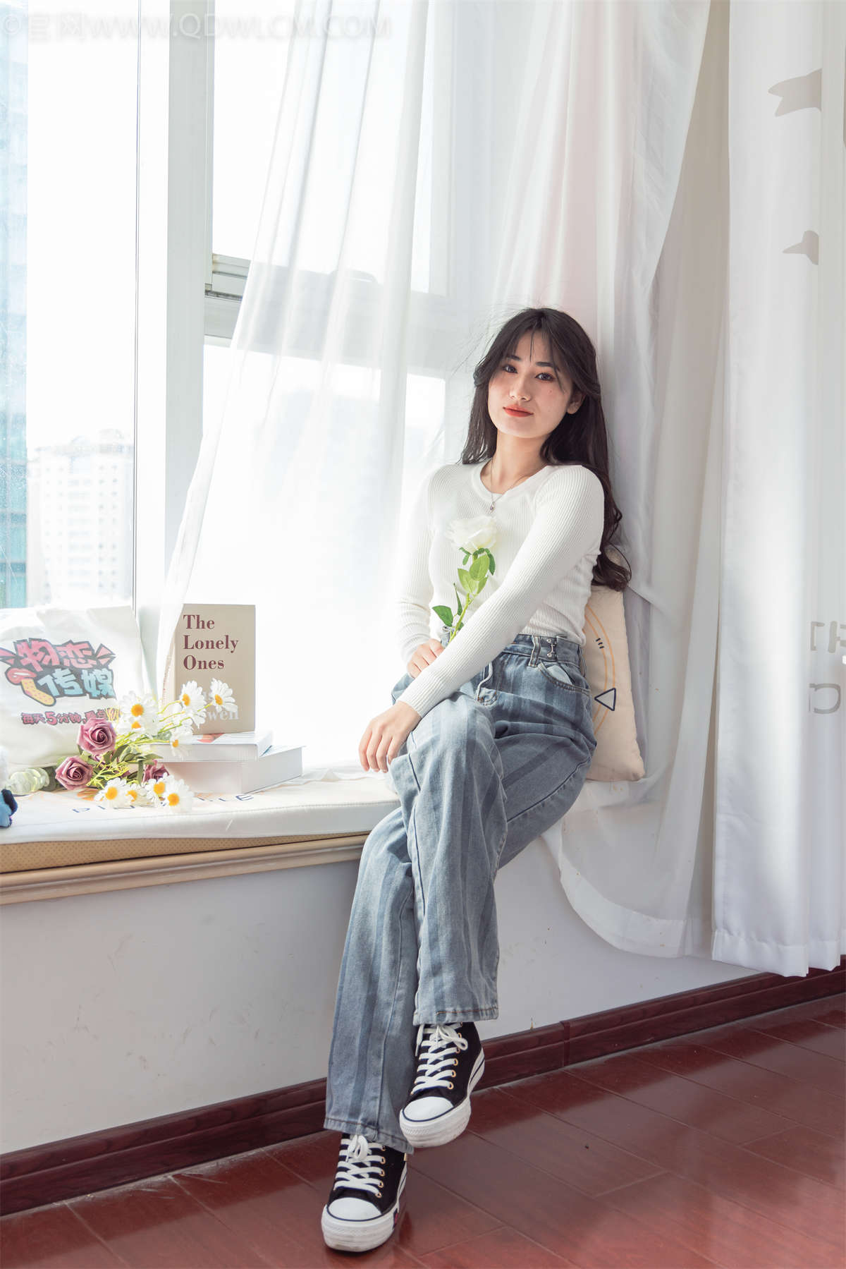 图片[2]-物恋传媒 NO.974期 露露-回忆里的雨-日更街拍