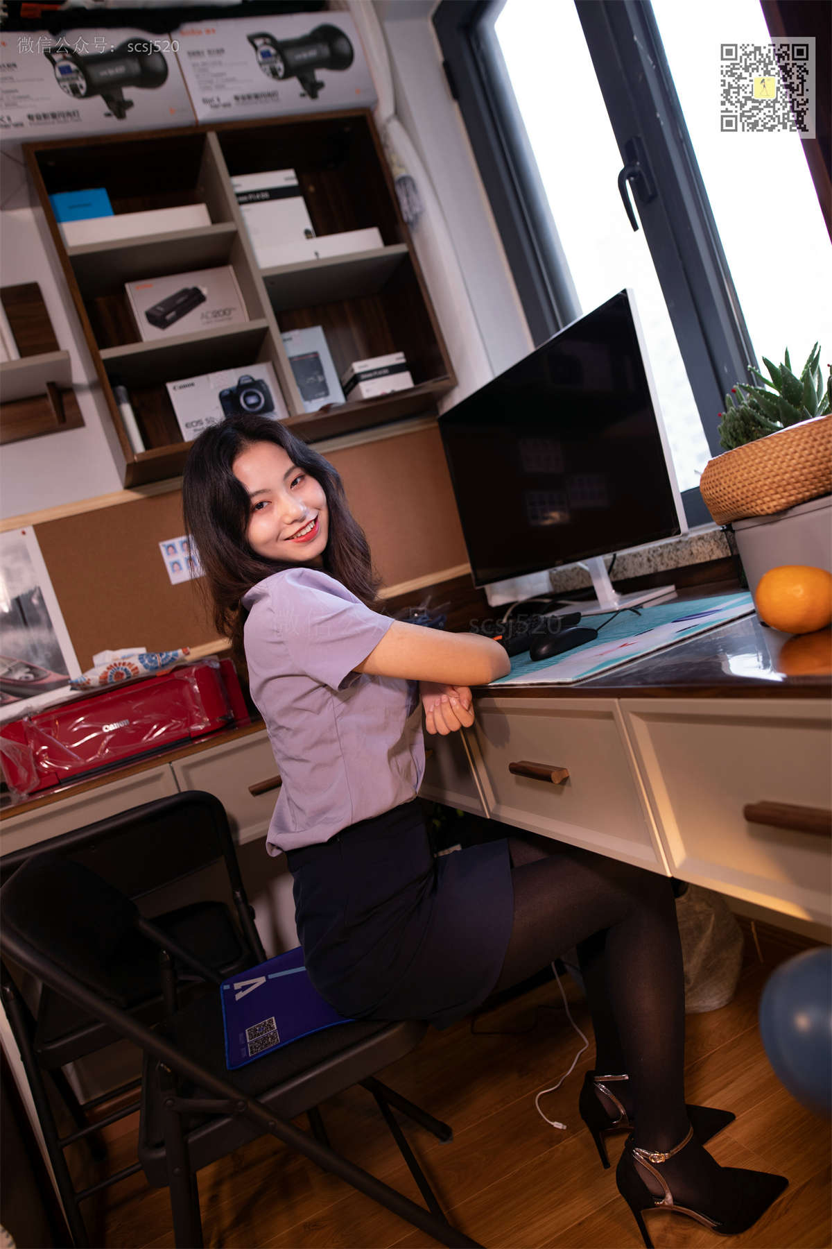 图片[2]-LSS山茶摄影 NO.306 婷婷 穿厚丝袜来上班-日更街拍