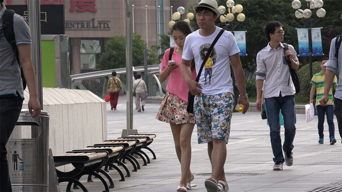 图片[2]-一双被高跟鞋伤过的美足-日更街拍