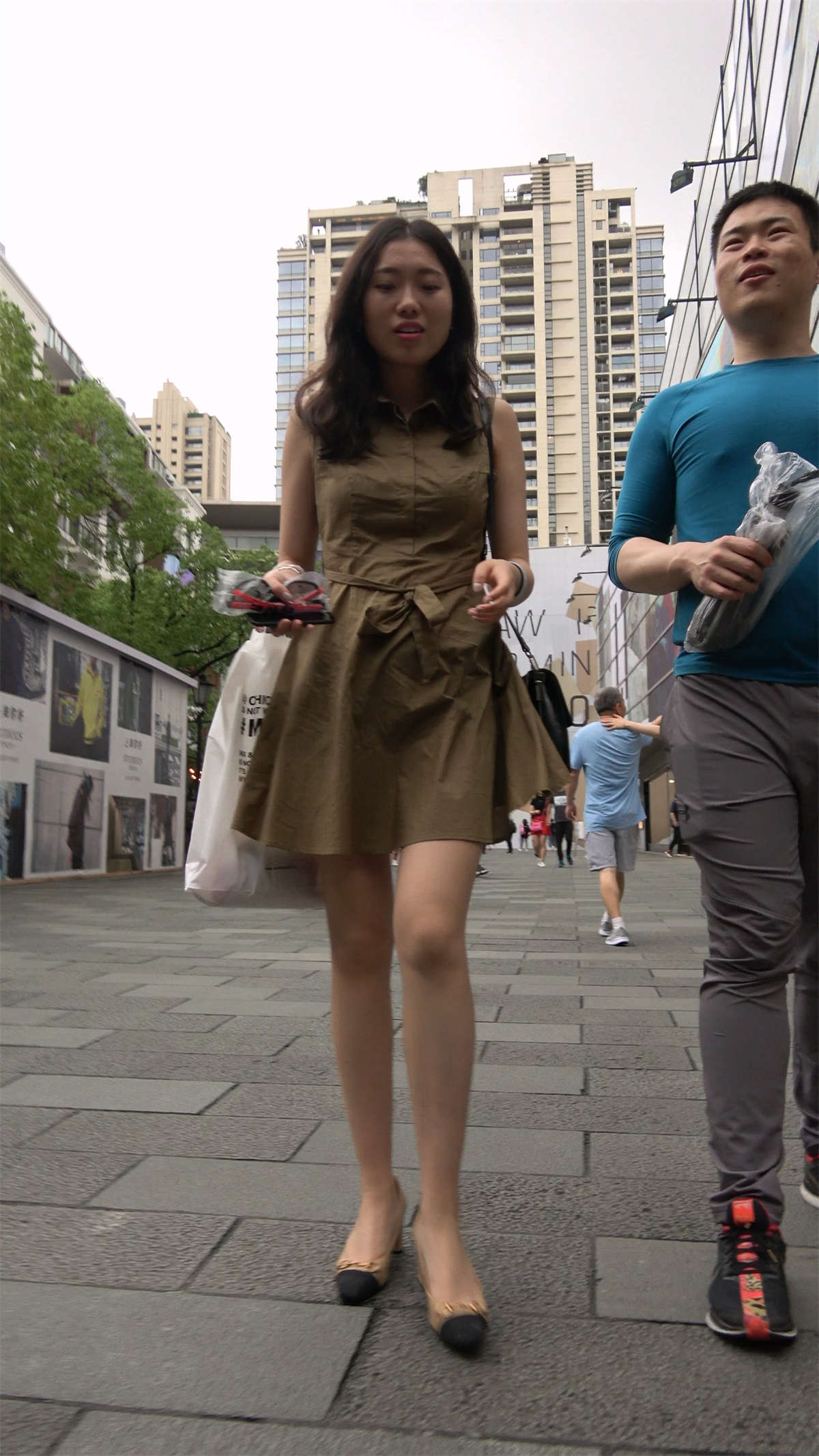 图片[2]-军绿色连衣裙高挑长腿美女-日更街拍