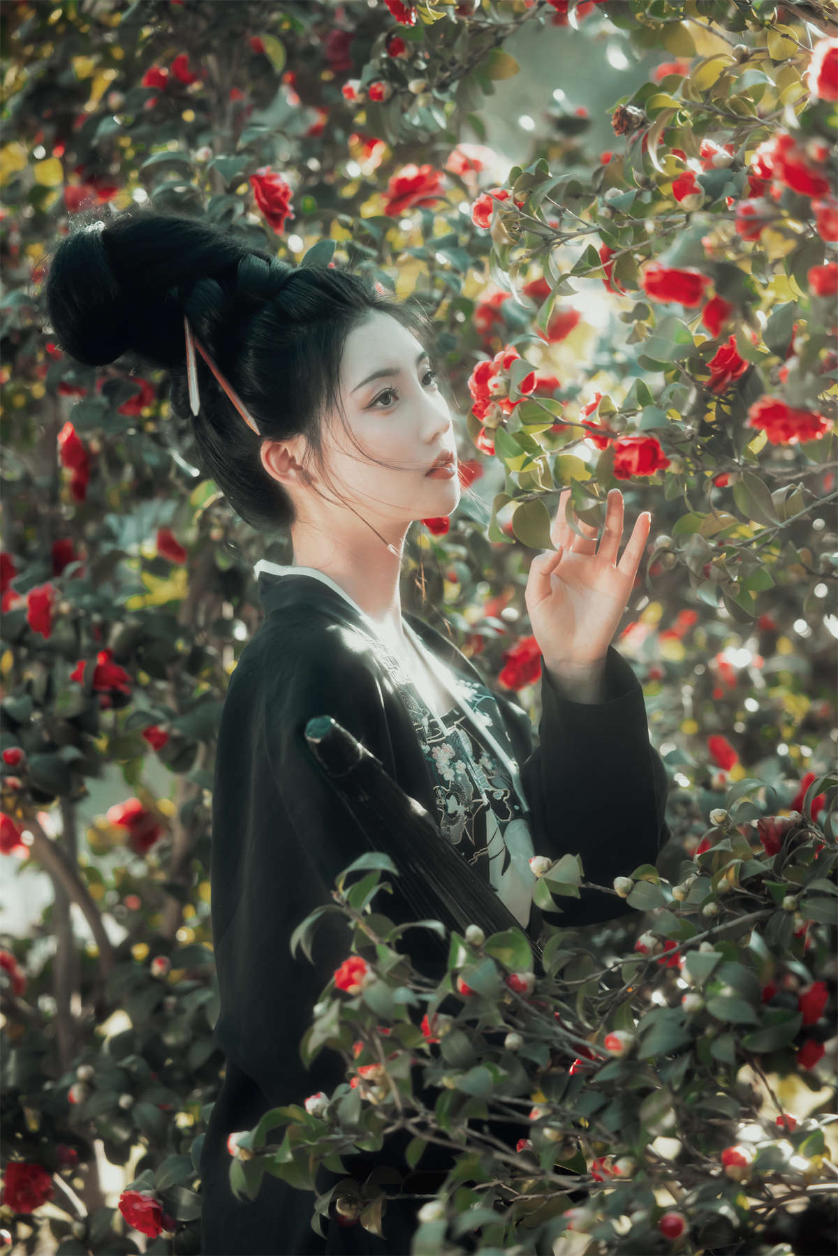 YITUYU艺图语 2023.04.11 山茶不懂红玫瑰 素素-日更街拍