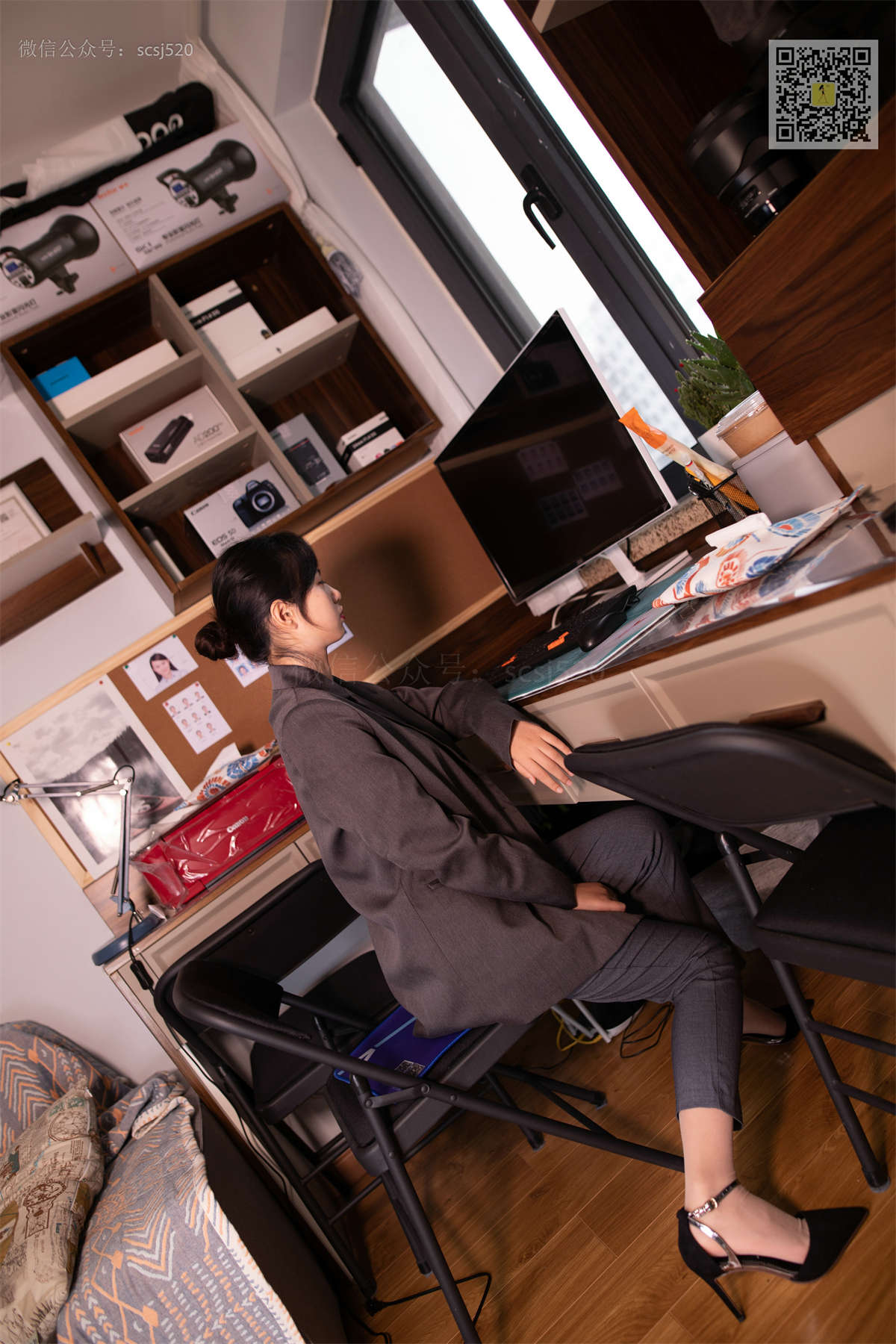 图片[2]-LSS山茶摄影 NO.307 婷婷 穿丝袜来上班第二季-日更街拍