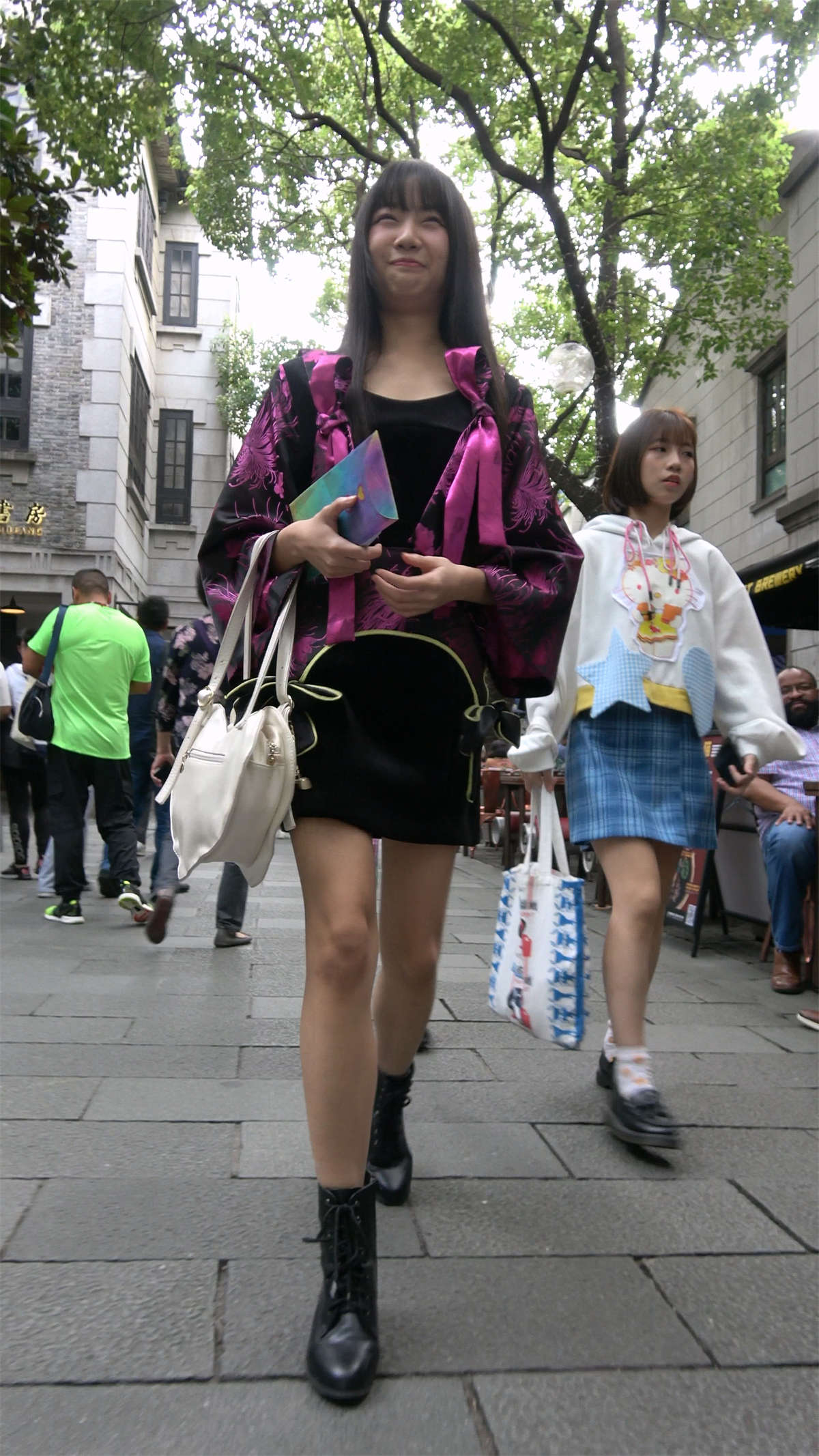 图片[2]-可爱的长腿长发美眉-日更街拍