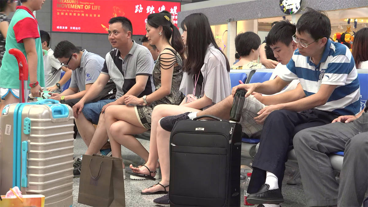 图片[2]-清秀淡雅的安静女生，一双纯净素足代表了少女玉足的精致-日更街拍