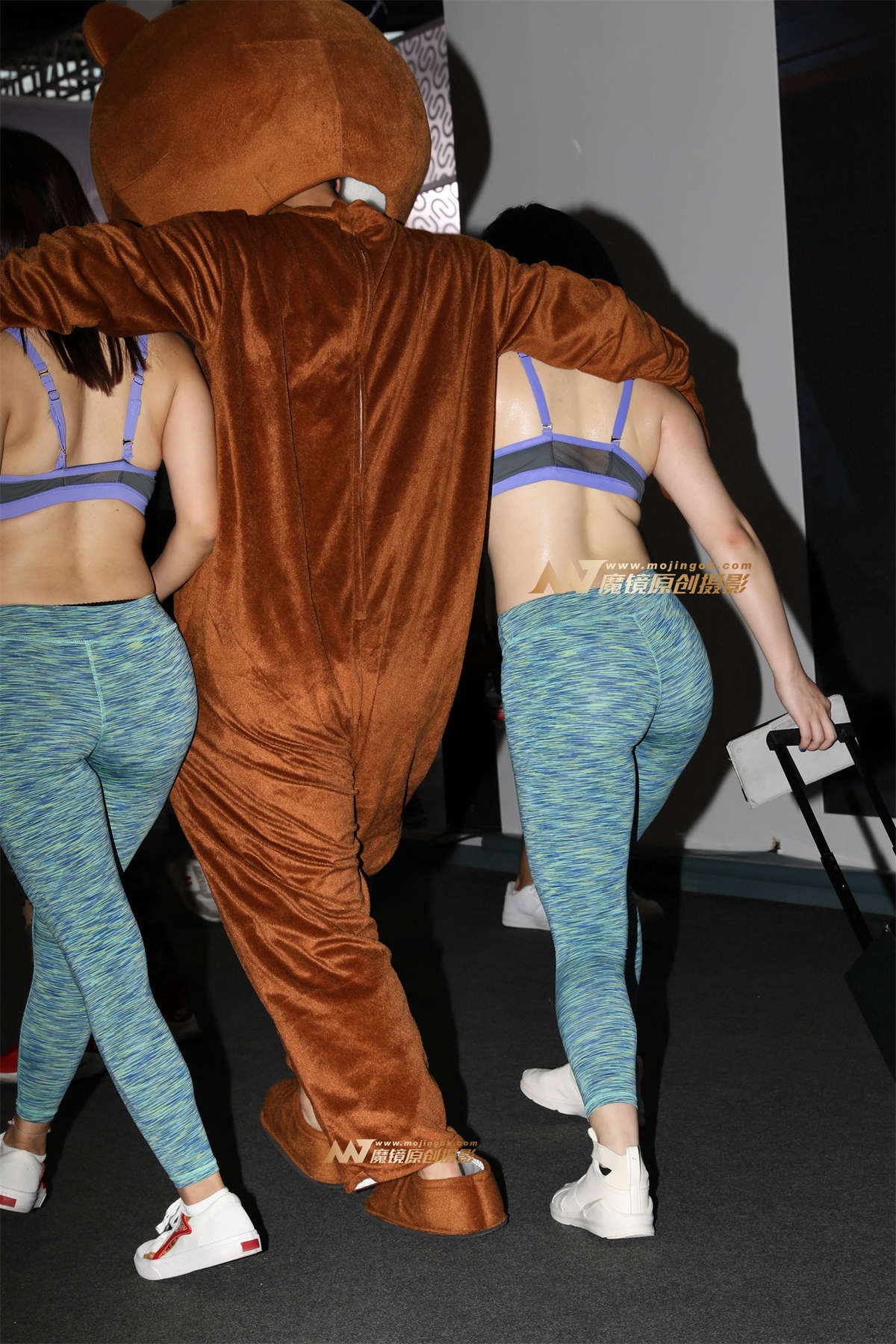 图片[2]-【欧阳幽明赛帖】紧身瑜伽裤姐妹花-日更街拍