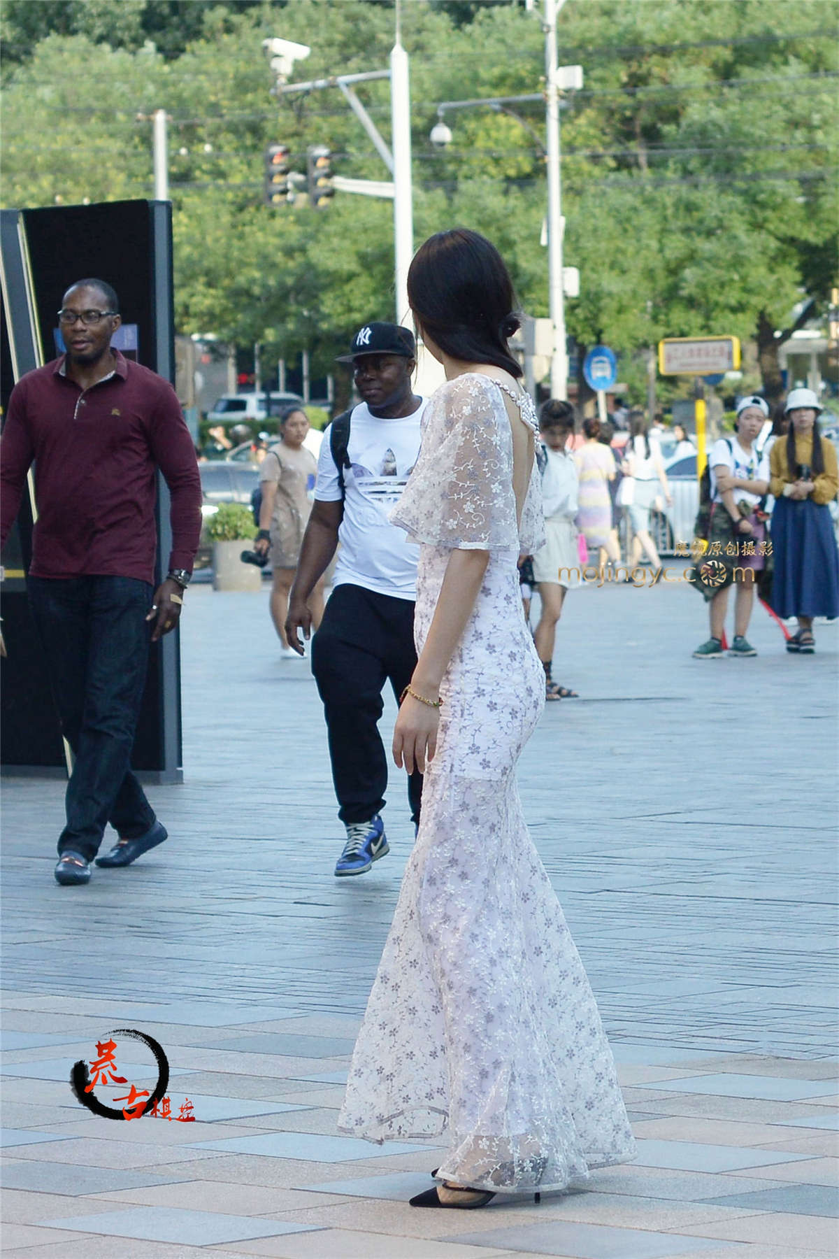 图片[2]-8-4 白色露背连衣长裙-日更街拍