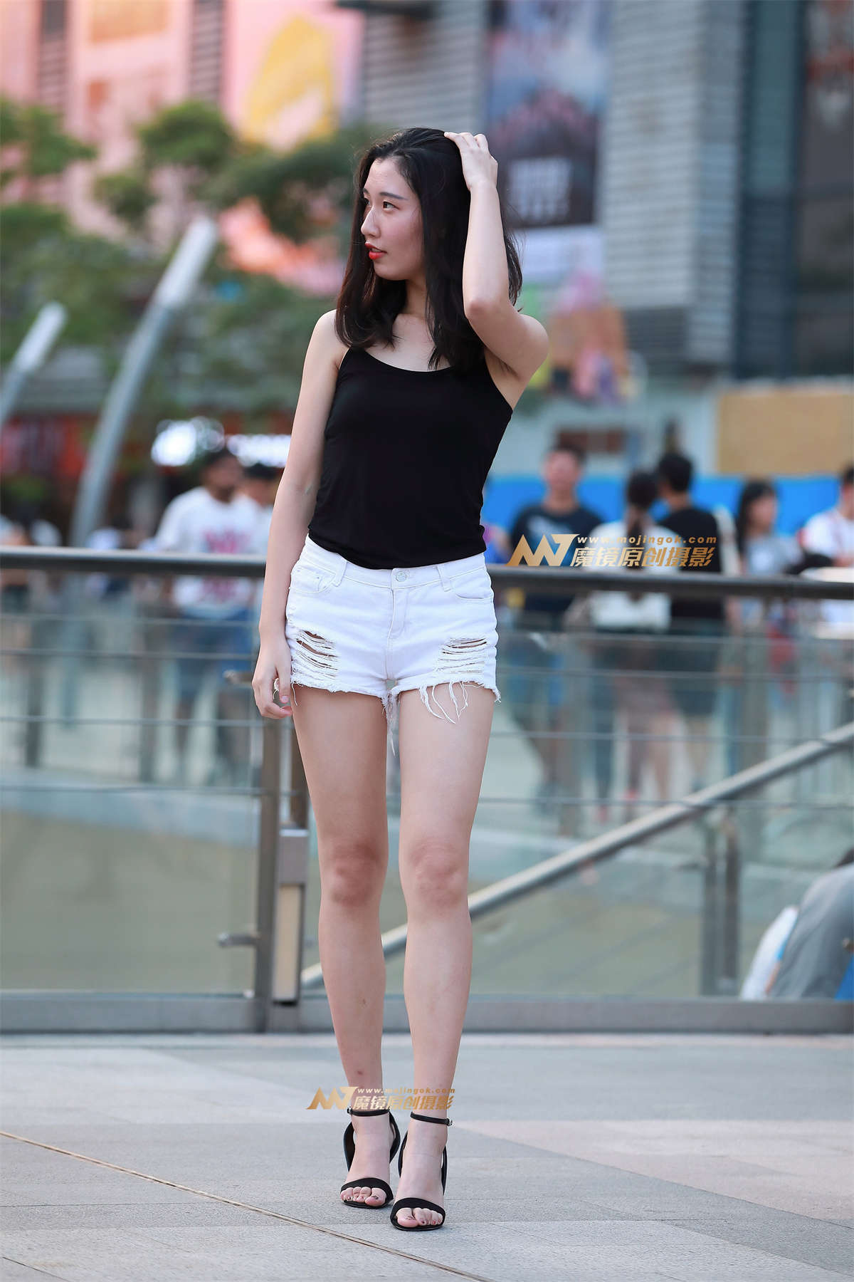 热裤，裸腿，凉高，美女-日更街拍