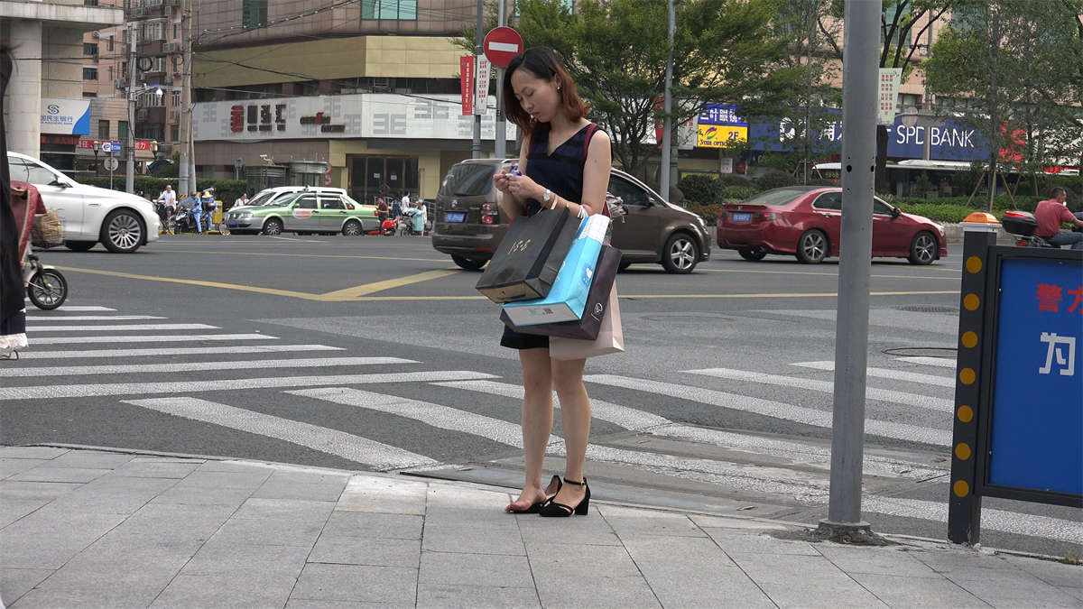 成熟知性高跟美女-日更街拍