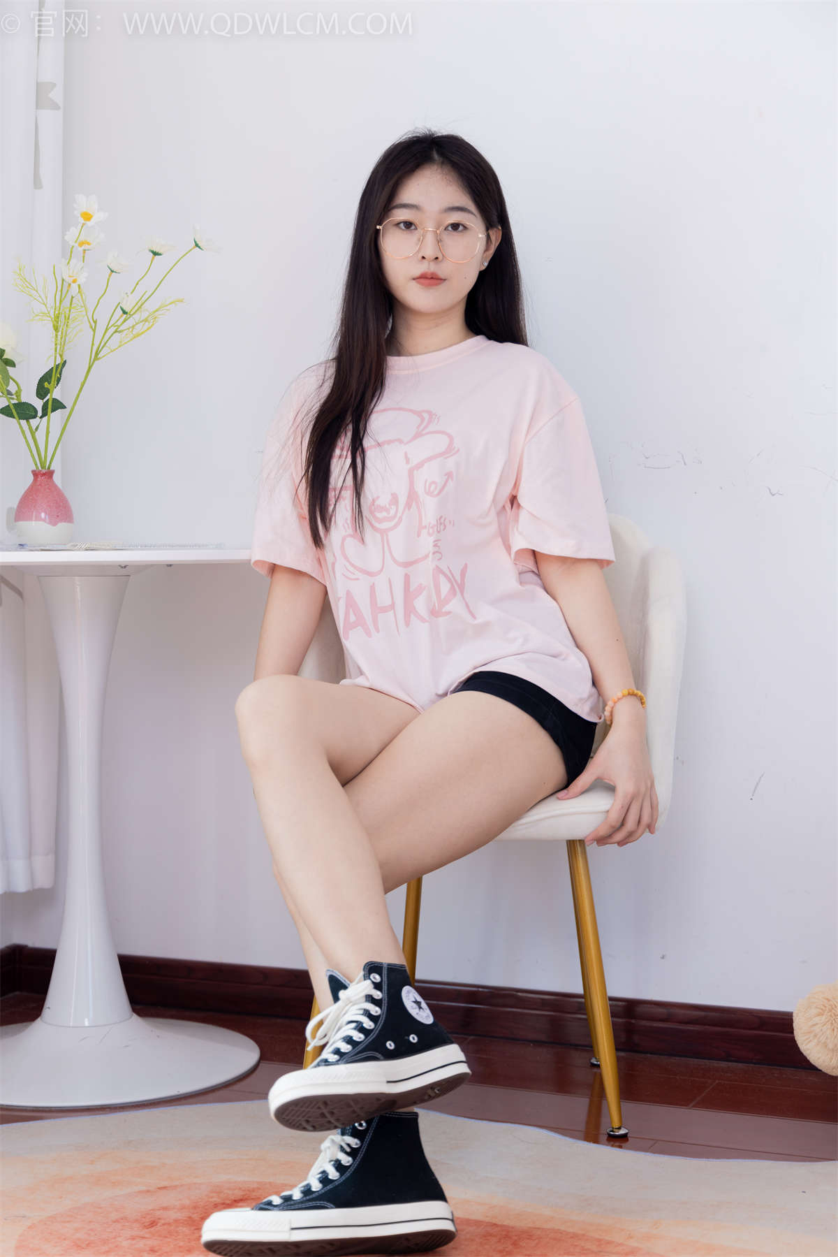 物恋传媒 NO.1576 美兔-体验孤独（盲盒3）-日更街拍