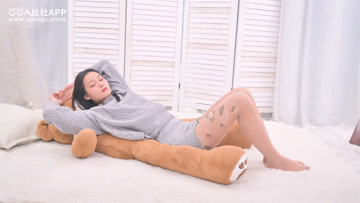 SSA丝社视频 NO.0079 君君 FiORE PEONY 10D丝袜-日更街拍