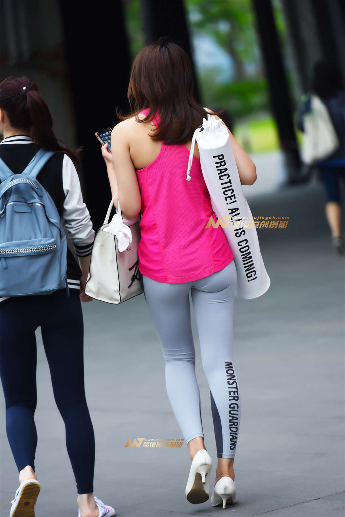 图片[2]-【咔喳赛贴】找地方的少妇-日更街拍