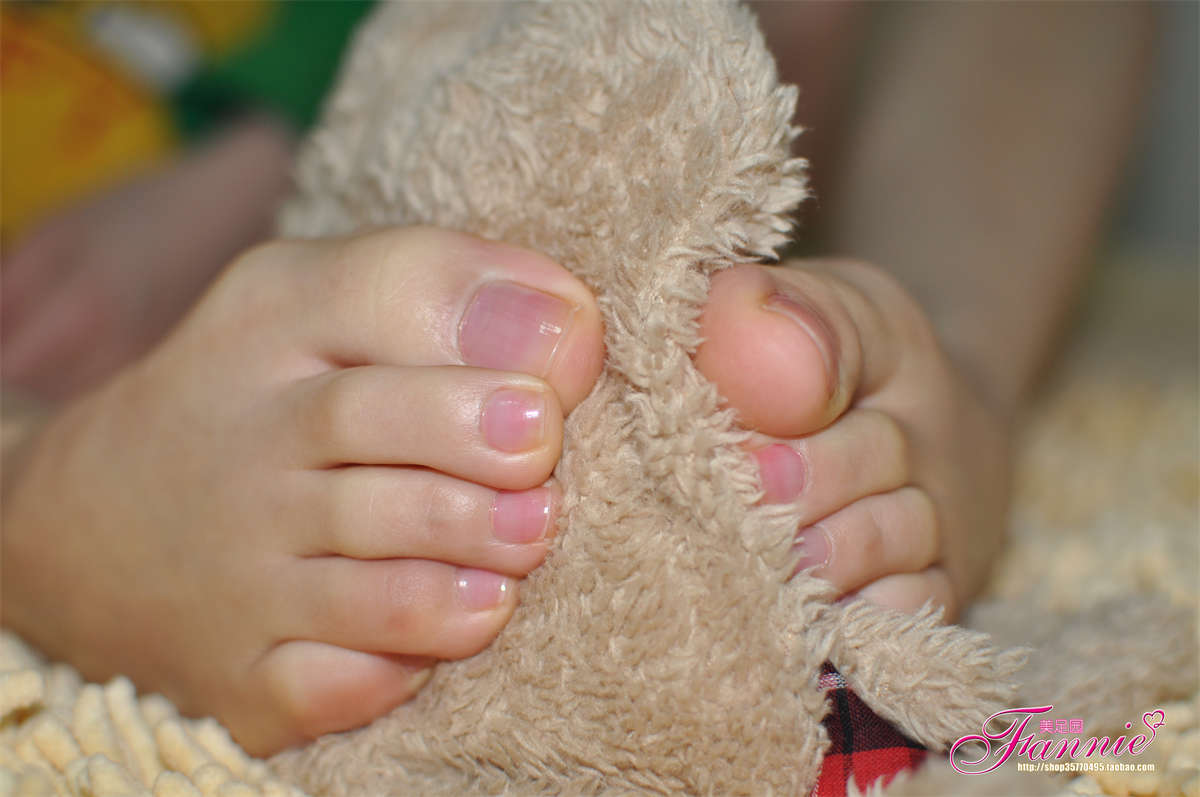 Fannie芬妮美足园NO.196 兔年吉祥-日更街拍