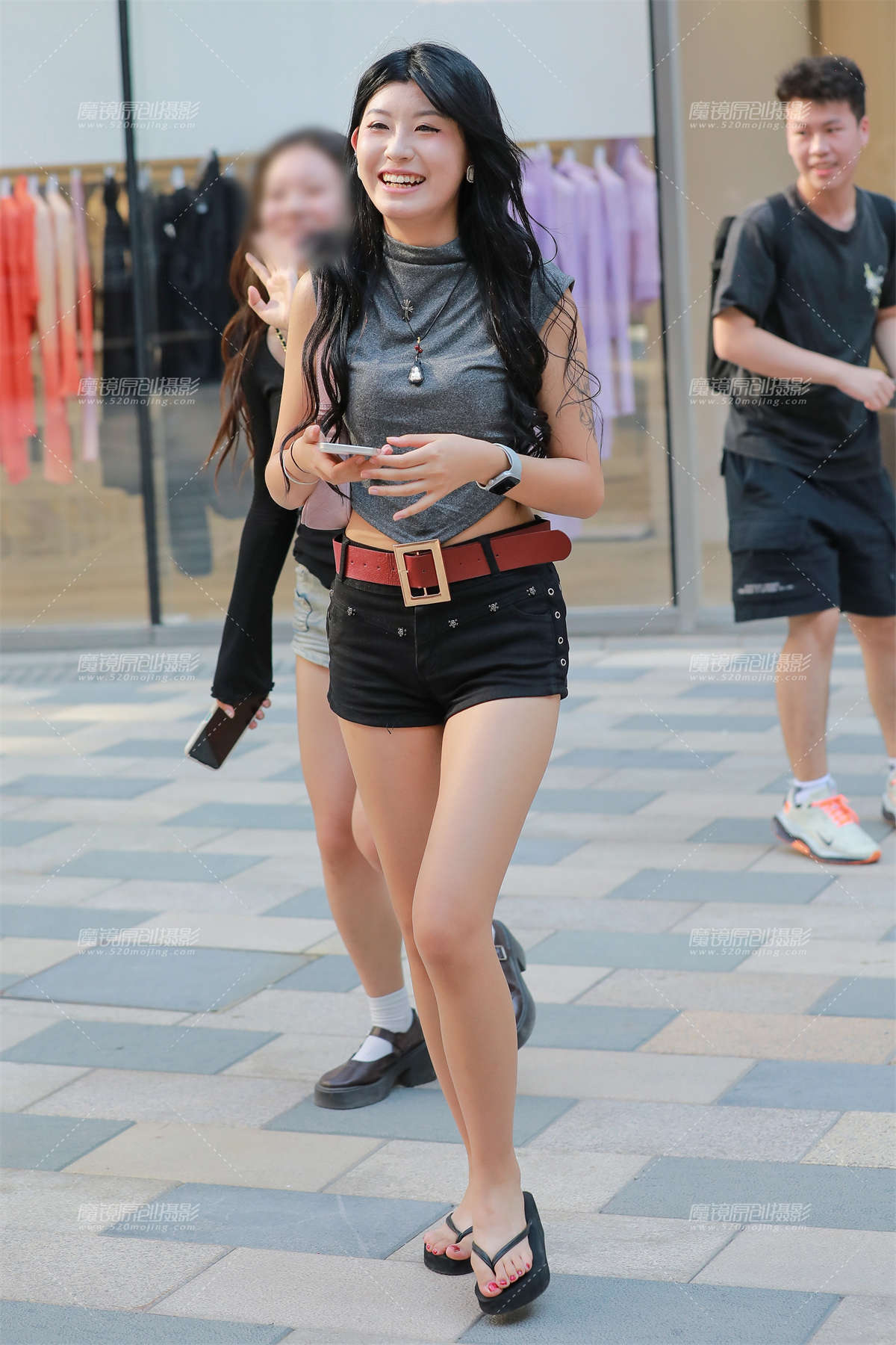 图片[2]-黑色热裤闺蜜-日更街拍