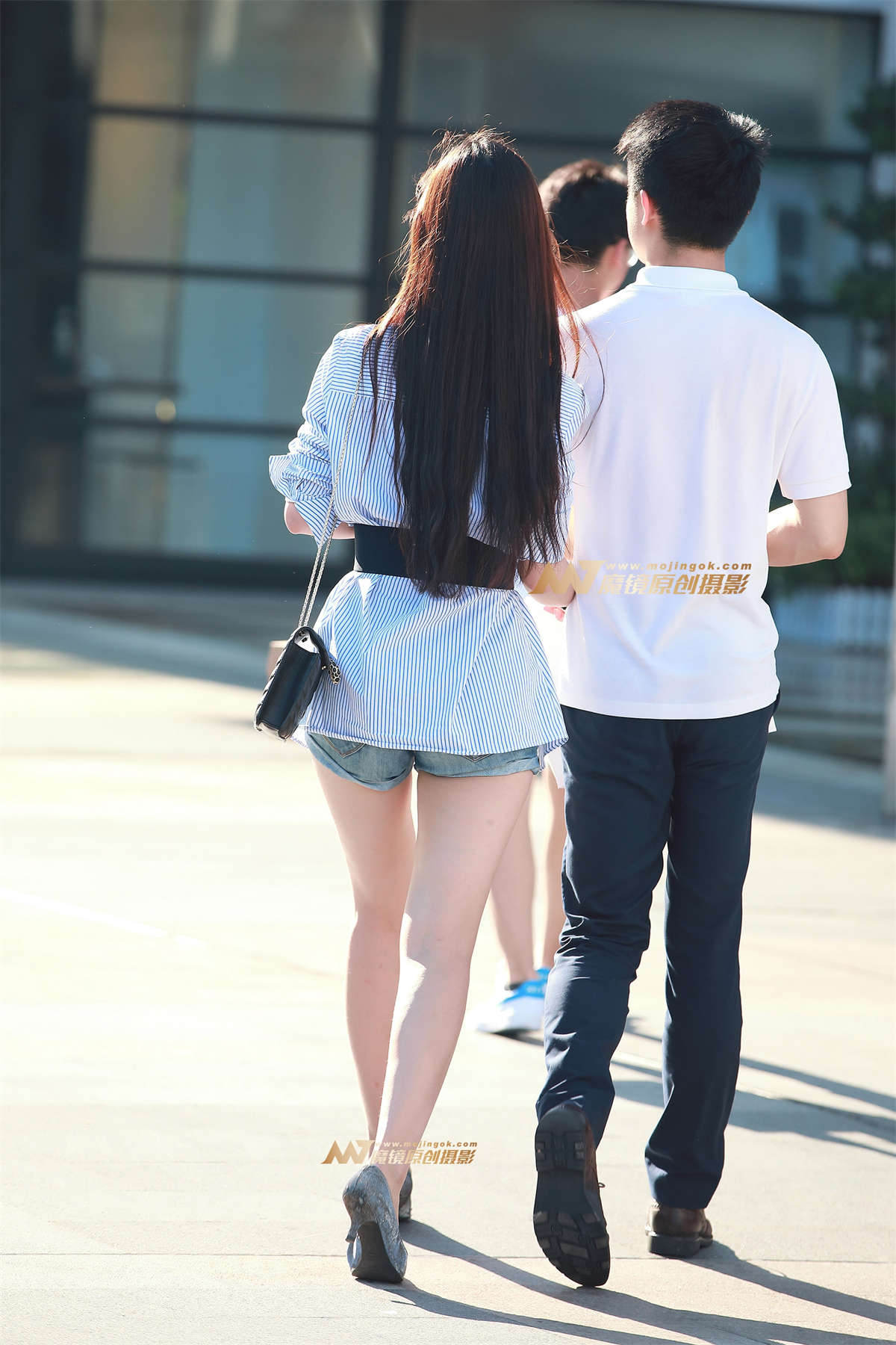 图片[2]-热裤，裸腿，美女-日更街拍