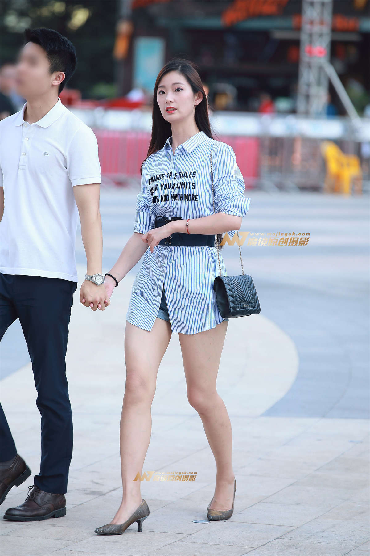 热裤，裸腿，美女-日更街拍