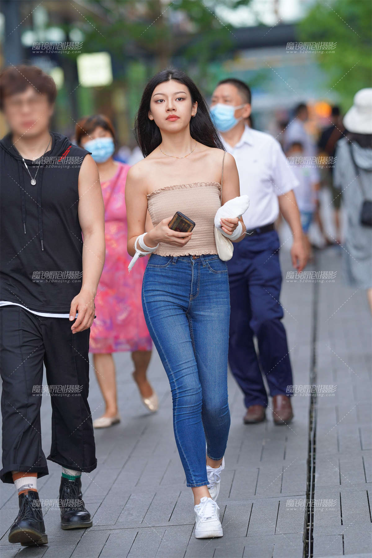 紧牛小妹-日更街拍