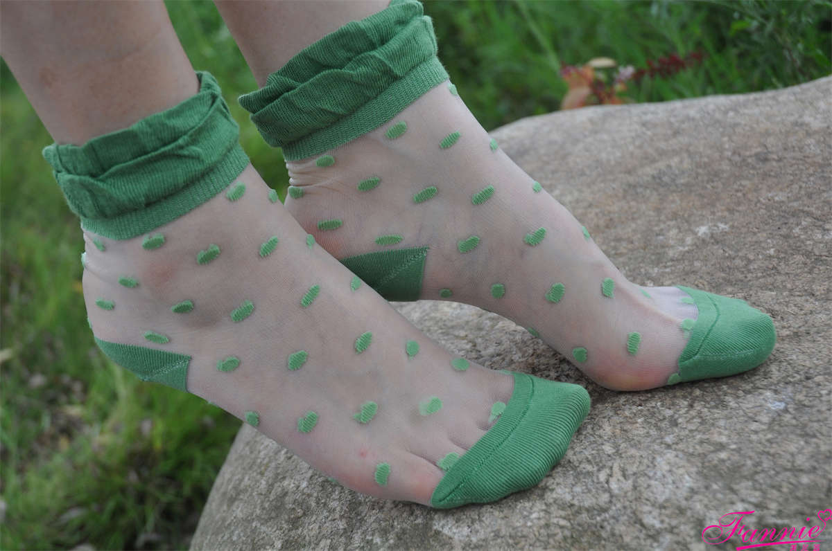 Fannie芬妮美足园NO.197 八月叙事丝足（1）-日更街拍