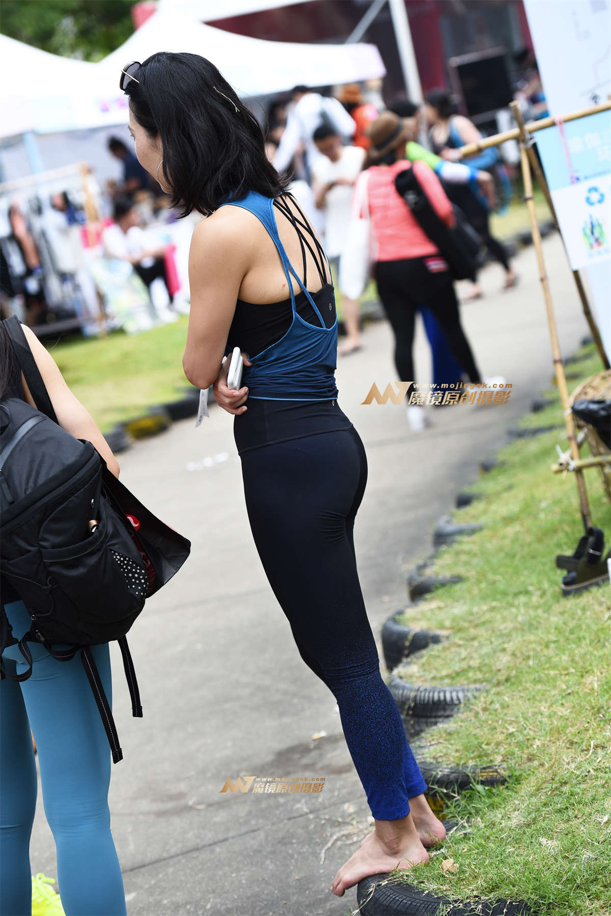 图片[2]-【咔喳赛贴】找鞋穿的少妇-日更街拍