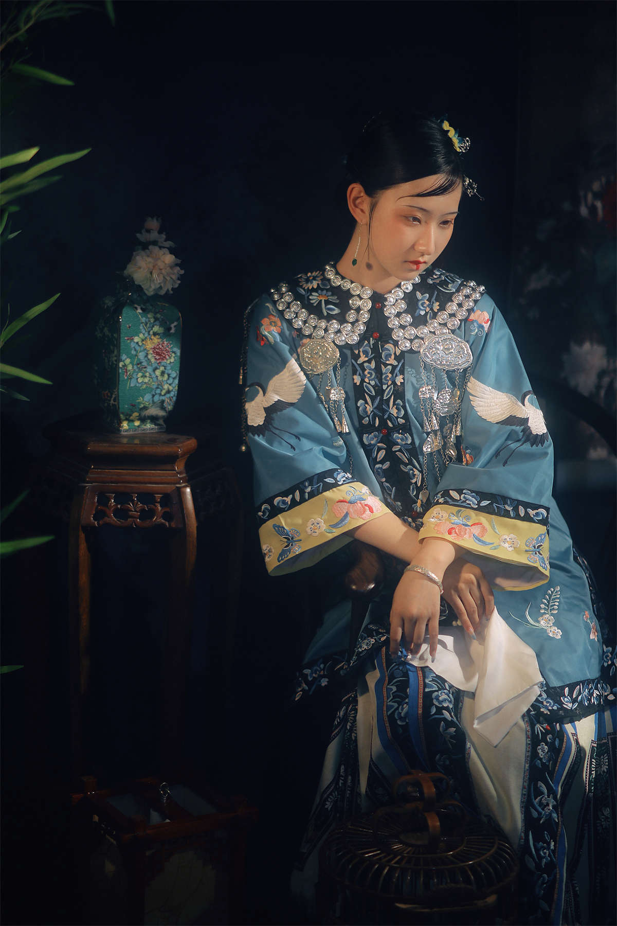 YITUYU艺图语 2023.04.12 笼中雀 微渺miroky_-日更街拍