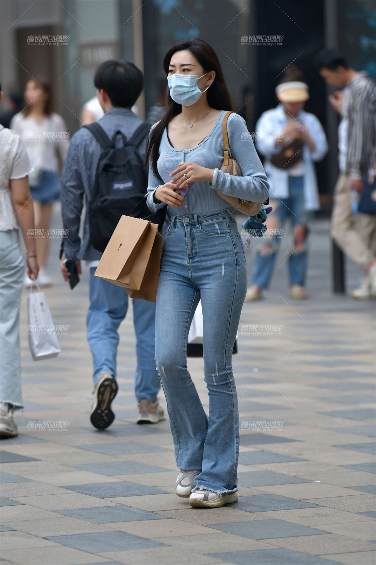 图片[2]-★逛街牛仔裤苗条美女-日更街拍