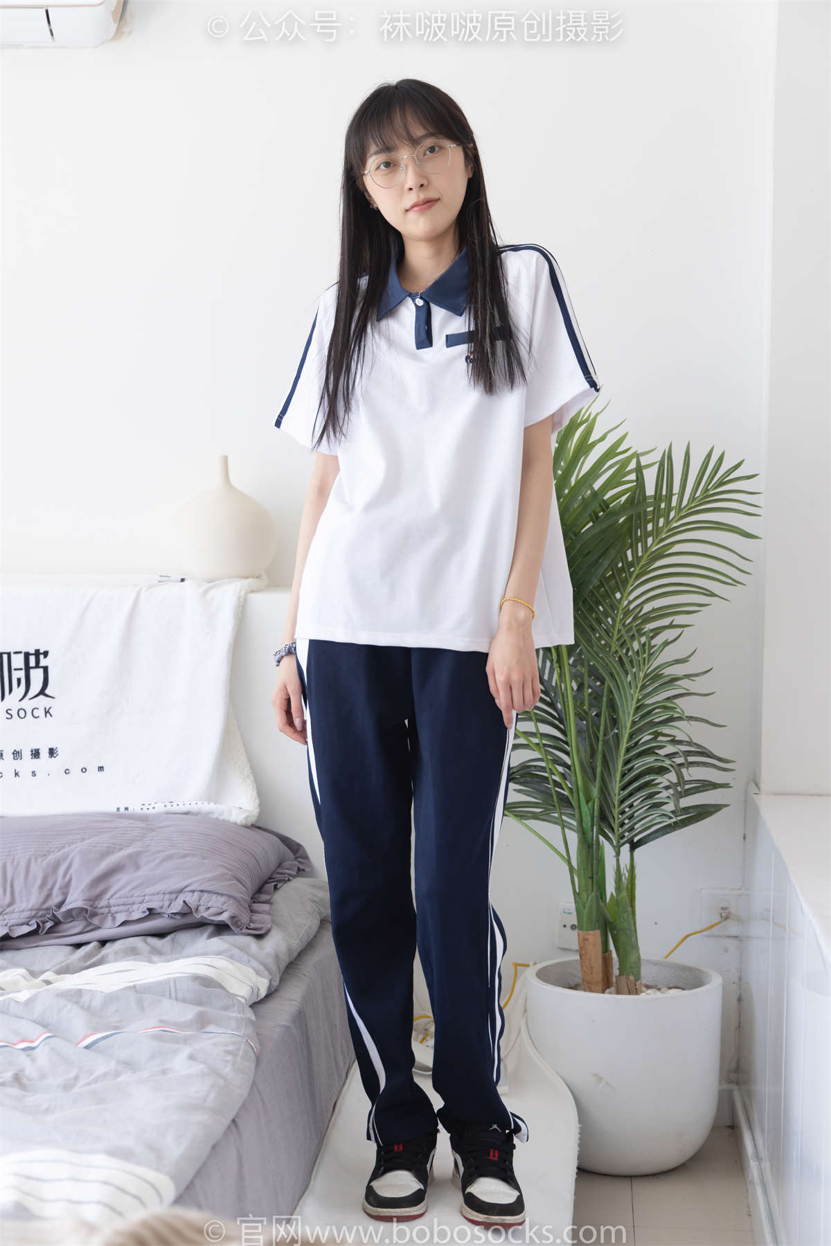 袜啵啵 No.207 稚予-aj板鞋、白棉袜、油亮白丝（脚尖透明款）、校服裤里丝 花絮版-日更街拍