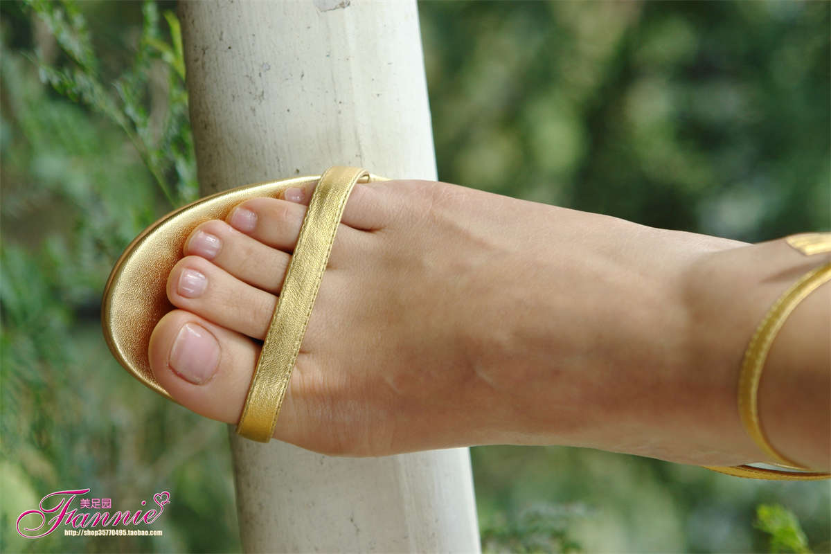 图片[2]-Fannie芬妮美足园NO.824 金色的旋律户外篇2-日更街拍