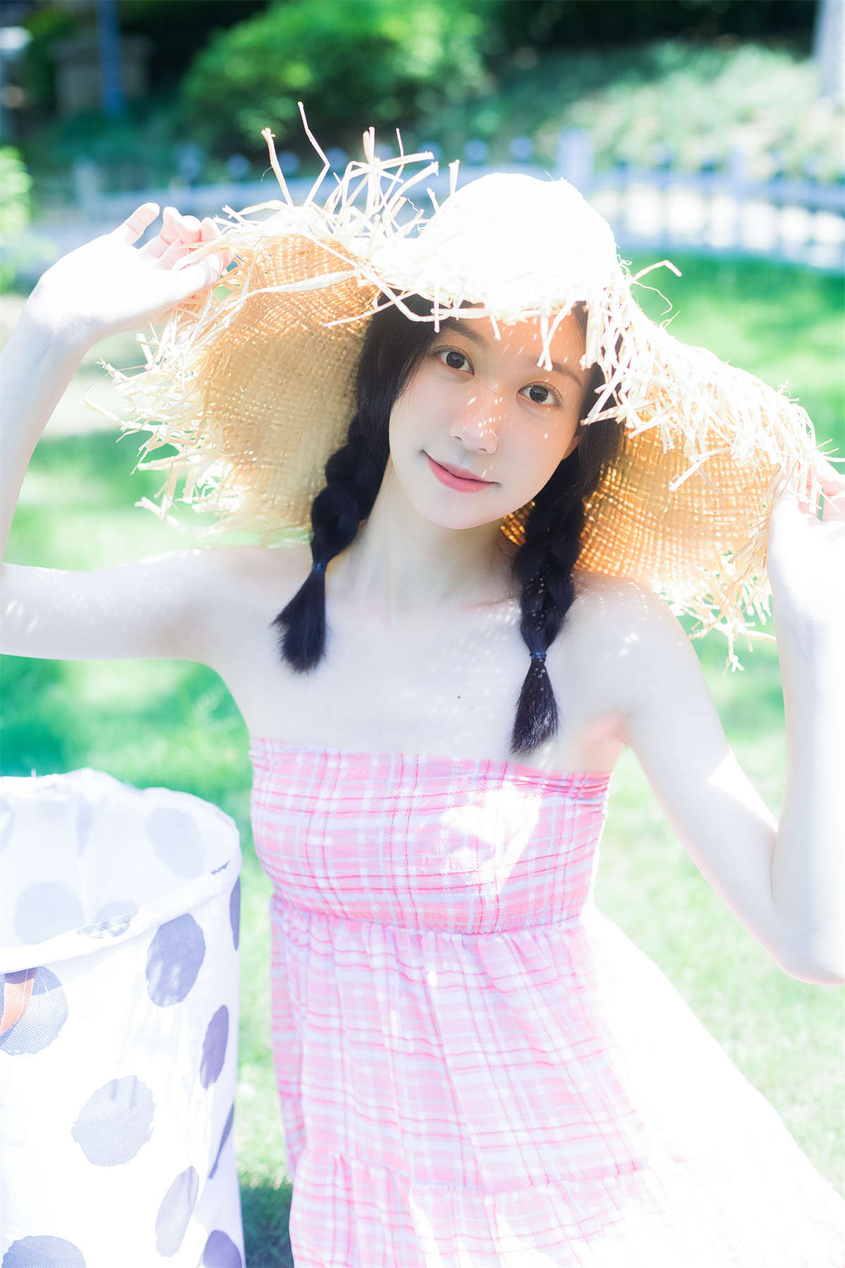 YITUYU艺图语 2022.07.19 今日天气晴 饲猫少女--日更街拍