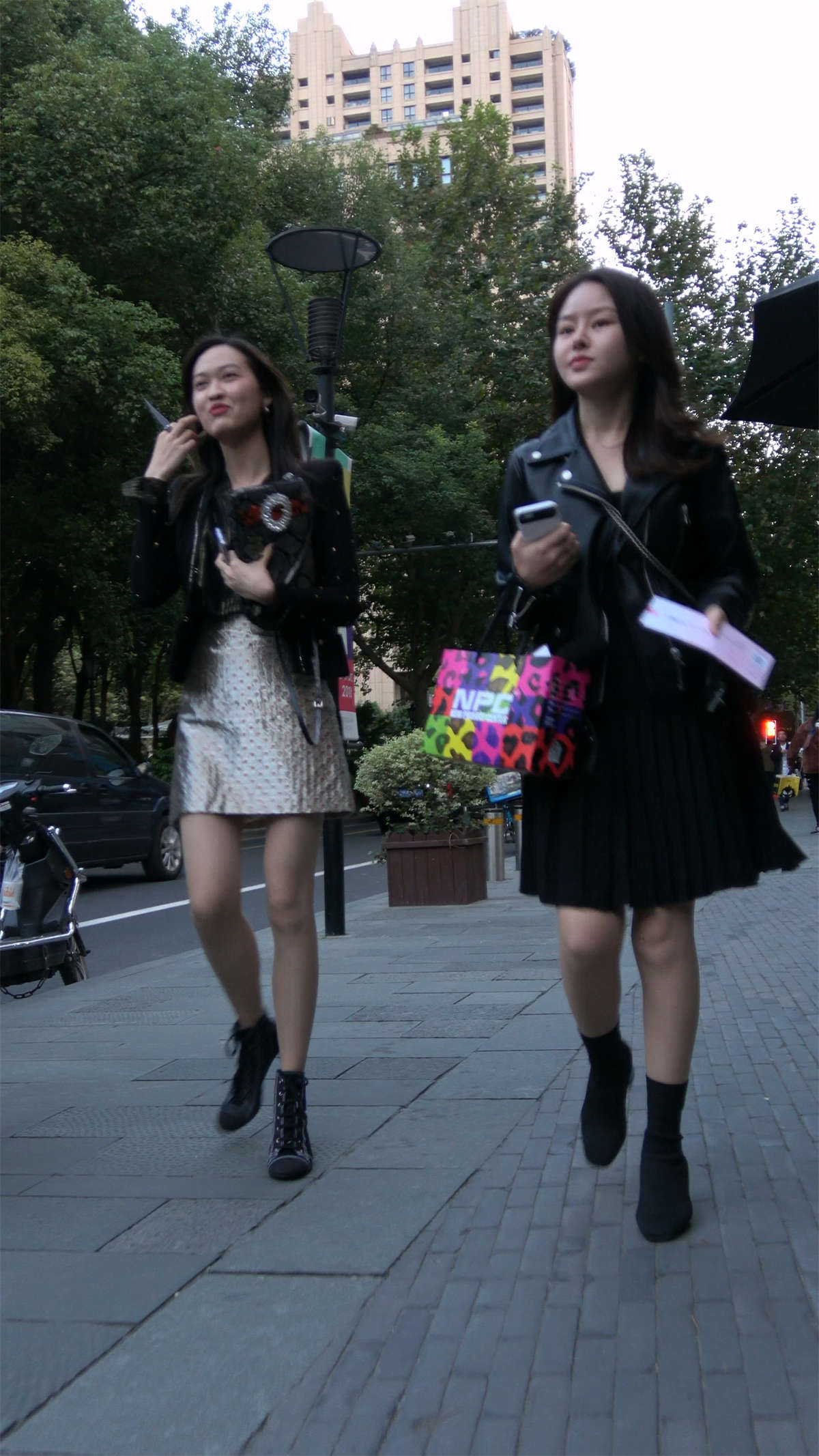 图片[2]-丝袜气质美女-日更街拍