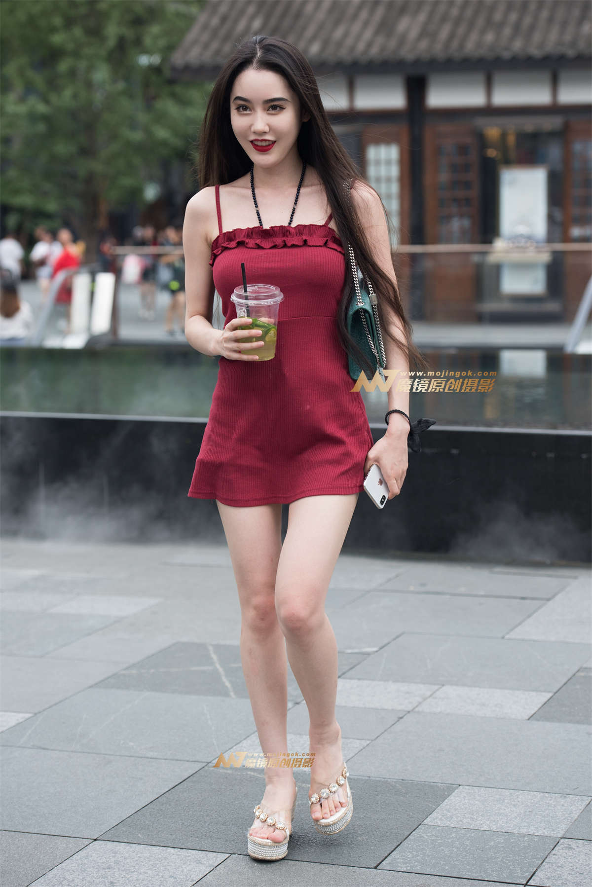 吊带裙美女-日更街拍