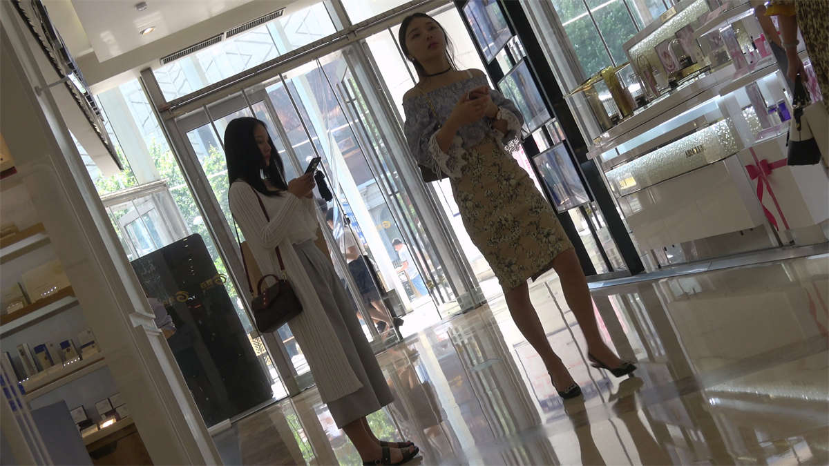 图片[2]-极品高跟美腿足-日更街拍