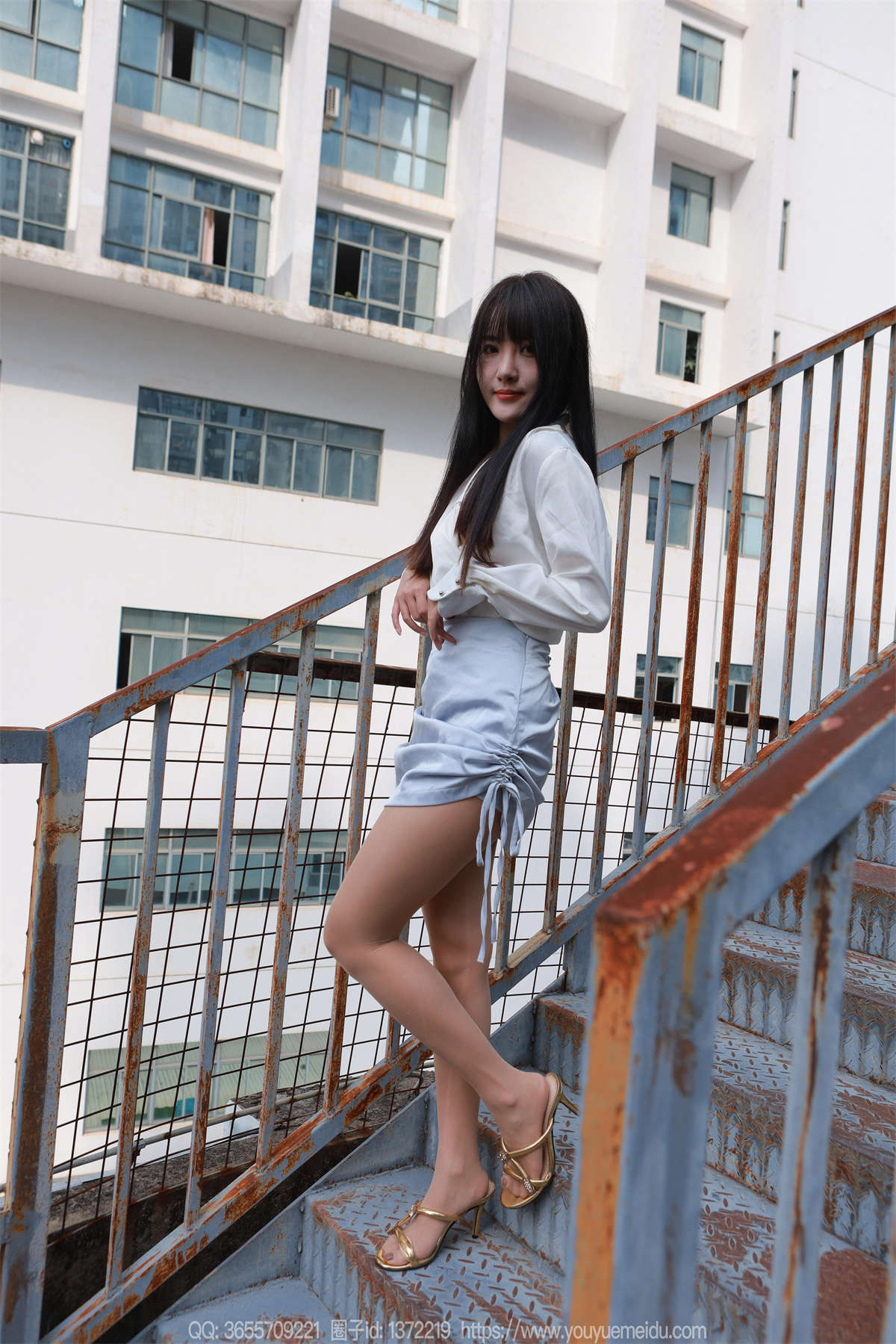 IESS异思趣向 2024.11.08 丝享家1893：婉萍 蓝色短裙（上）-日更街拍