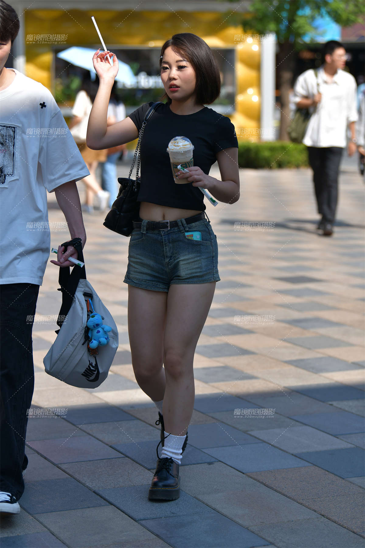 图片[2]-★咖啡热裤美女-日更街拍