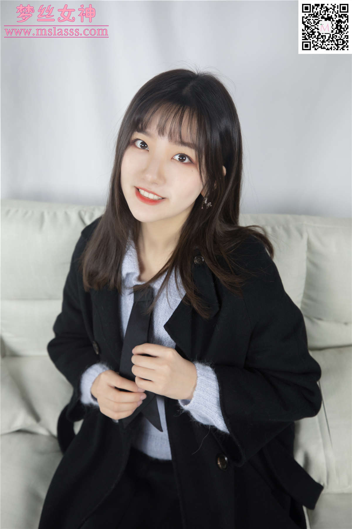 图片[2]-2020.01.07 小盐 黑风衣下的美腿-日更街拍