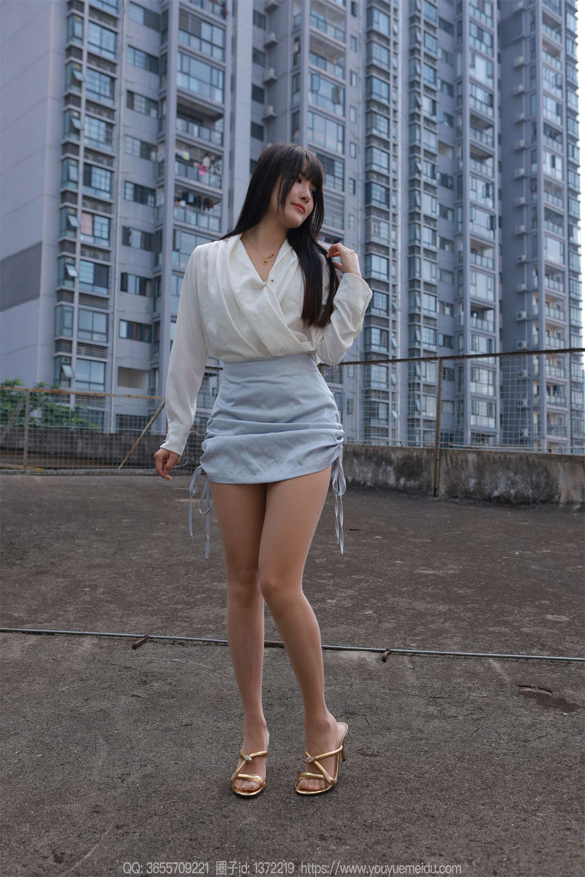 图片[2]-IESS异思趣向 2024.11.10 丝享家1894：婉萍 蓝色短裙（下）-日更街拍