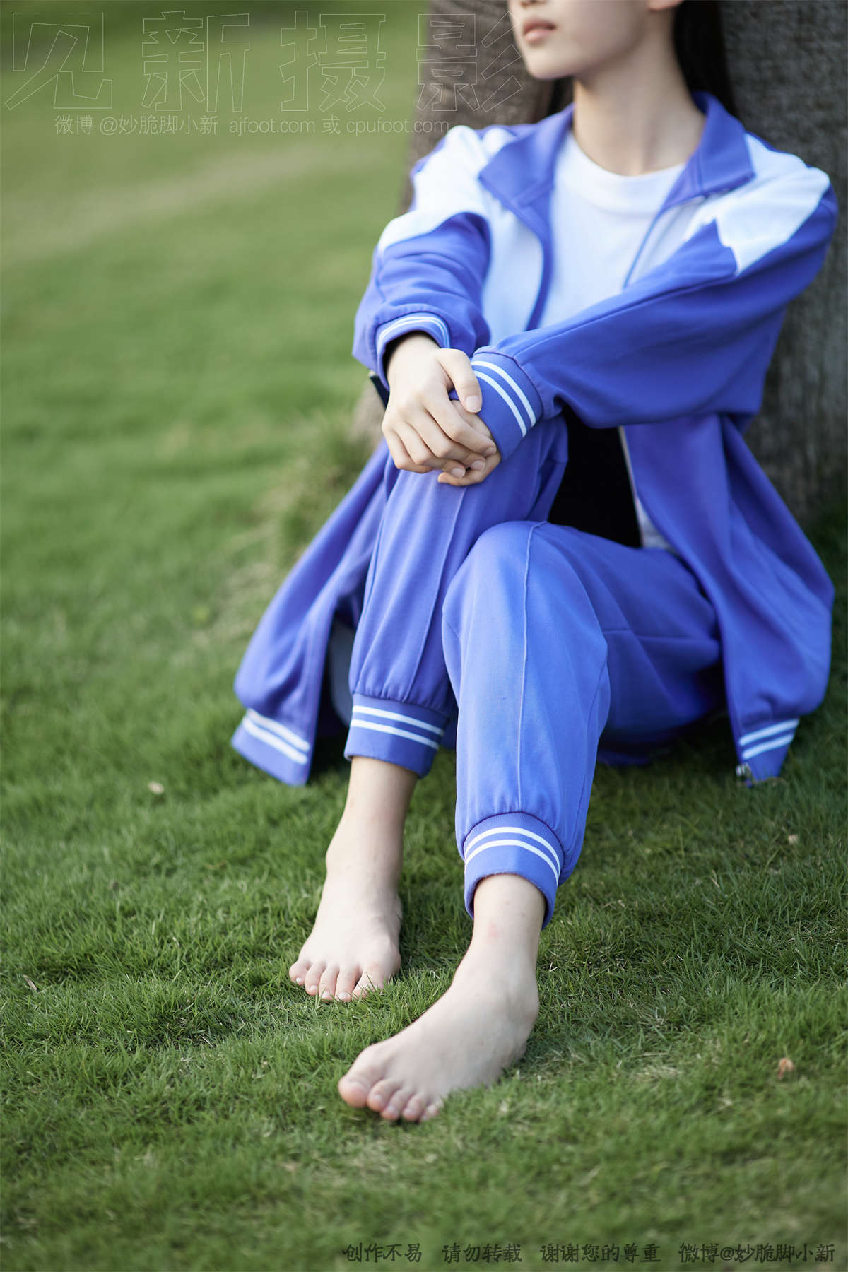 图片[2]-见新摄影 No.015 梦回学生时代 公园校服棉袜裸足-日更街拍