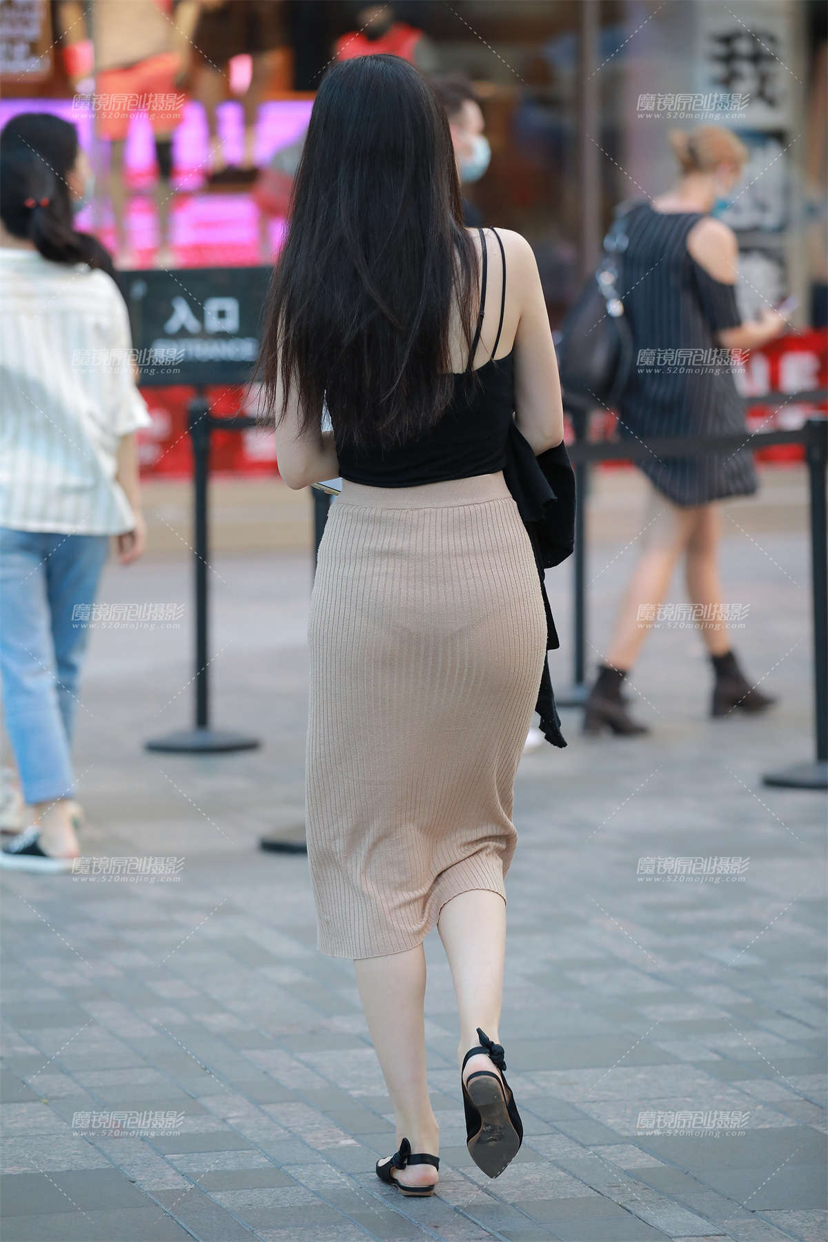 图片[2]-【玻璃街拍】性感包臀裙美眉-日更街拍