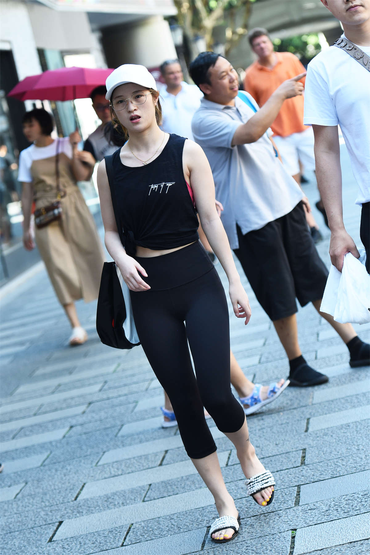 【咔喳赛贴】白帽紧身装-日更街拍