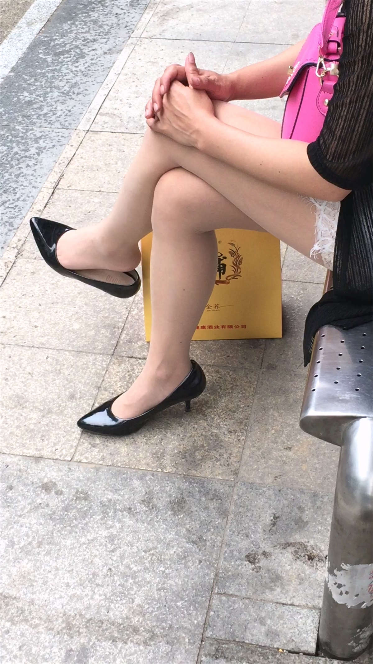 肉丝黑高MM挑鞋-日更街拍